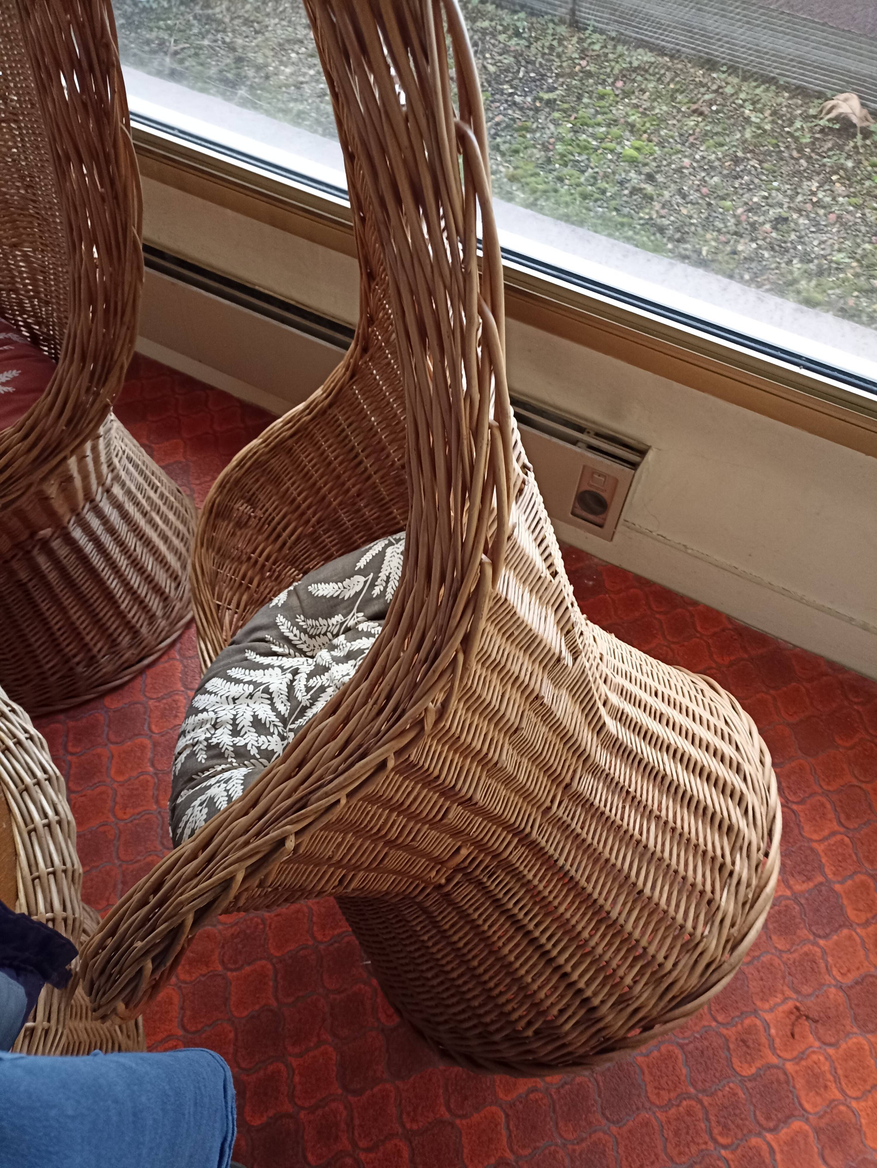 Rattan garden furniture set consisting of 3 armchairs and matching table