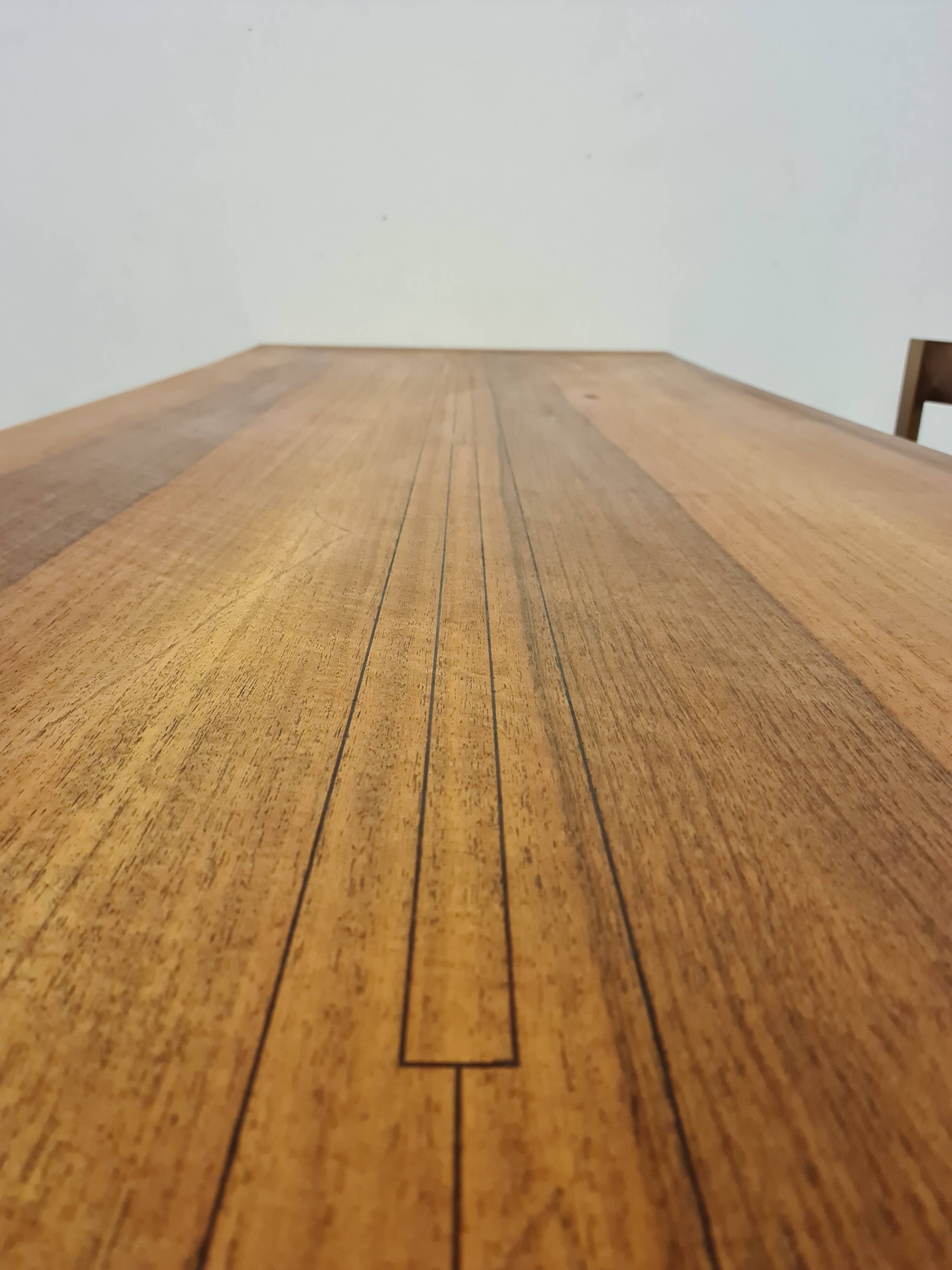 Table et chaises en noyer par Antonio Virgilio pour Bernini Italie années 1970