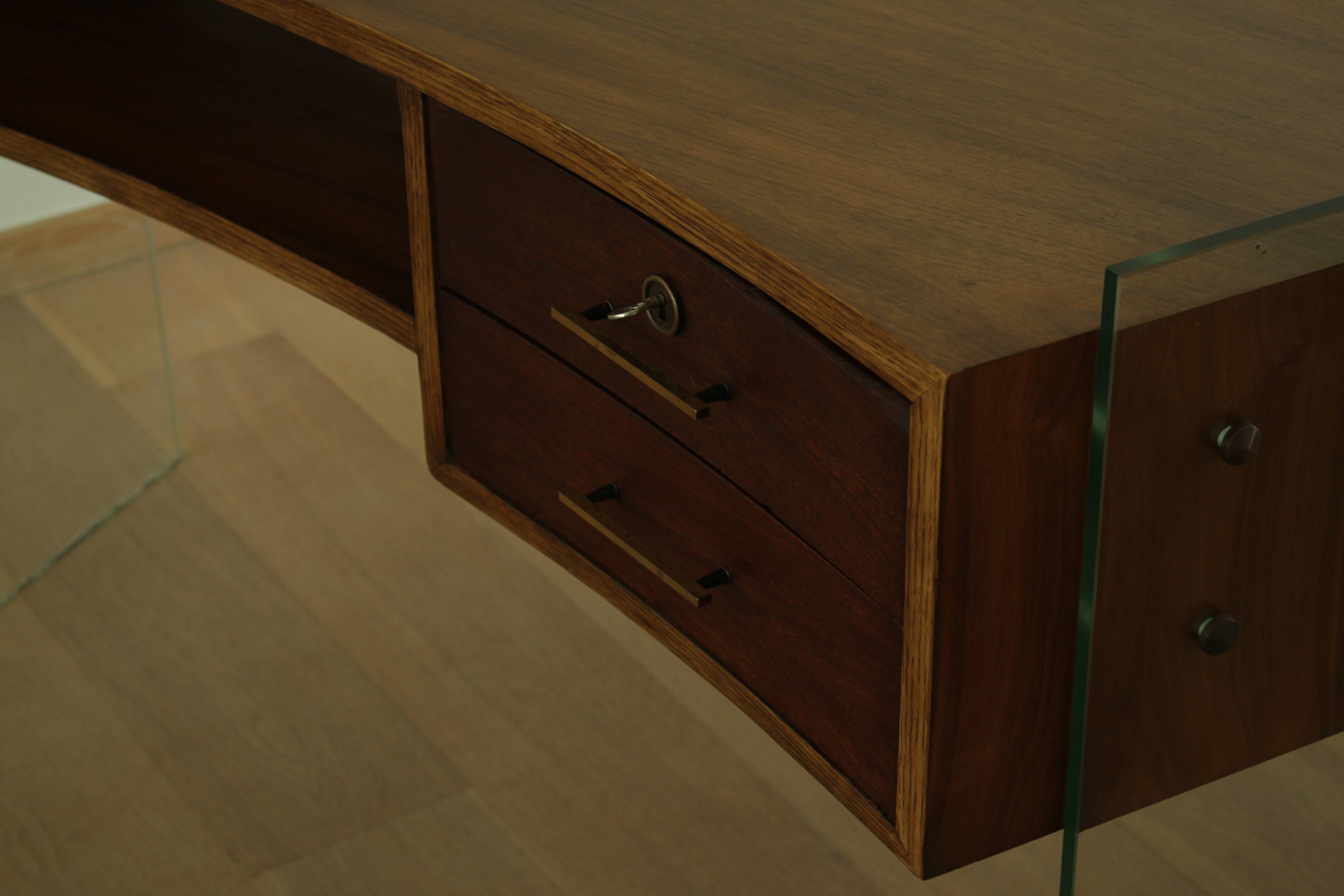 Bureau en verre français des années 1950