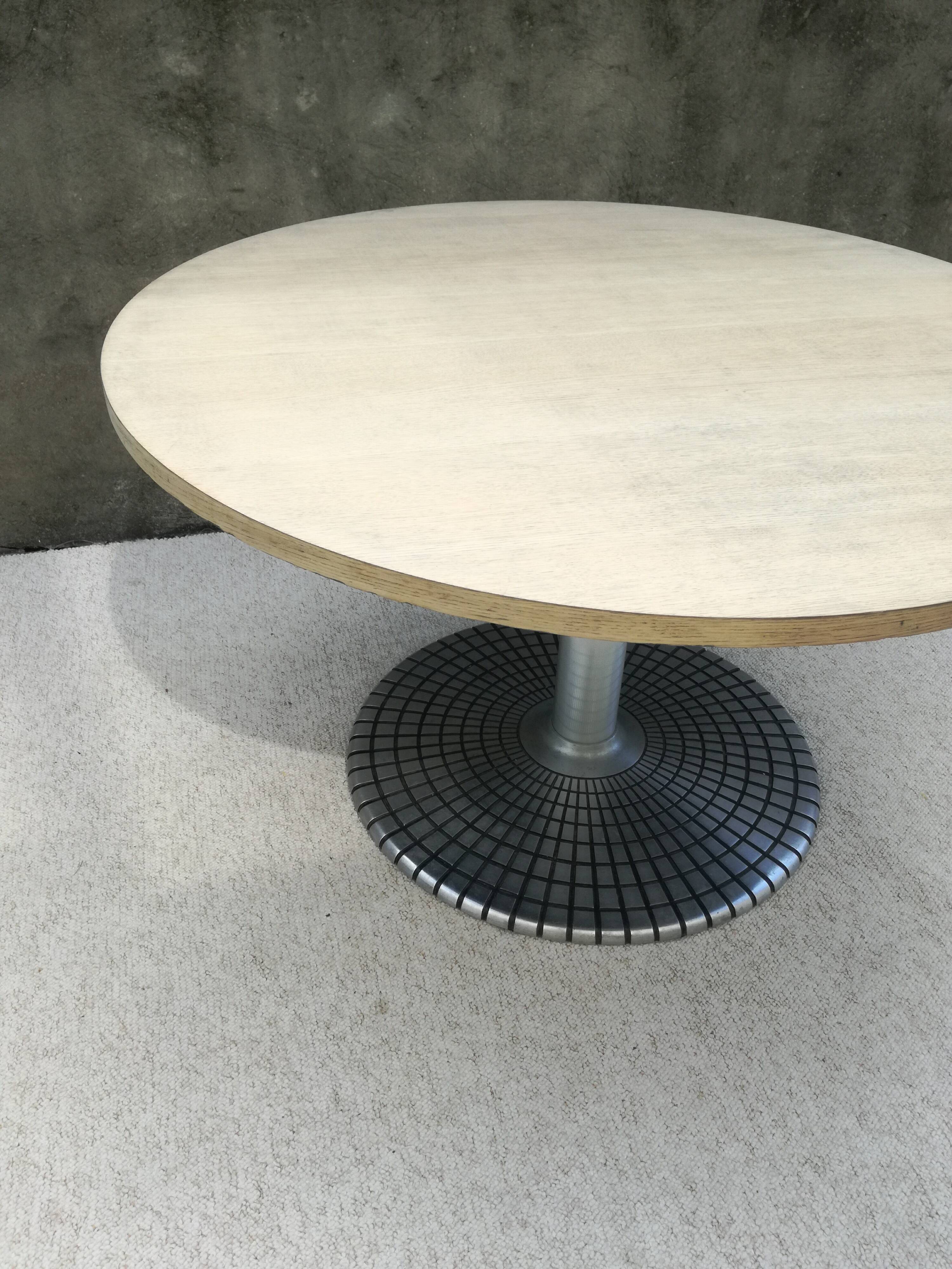 Design roundtable edited by Zanotta, 1980