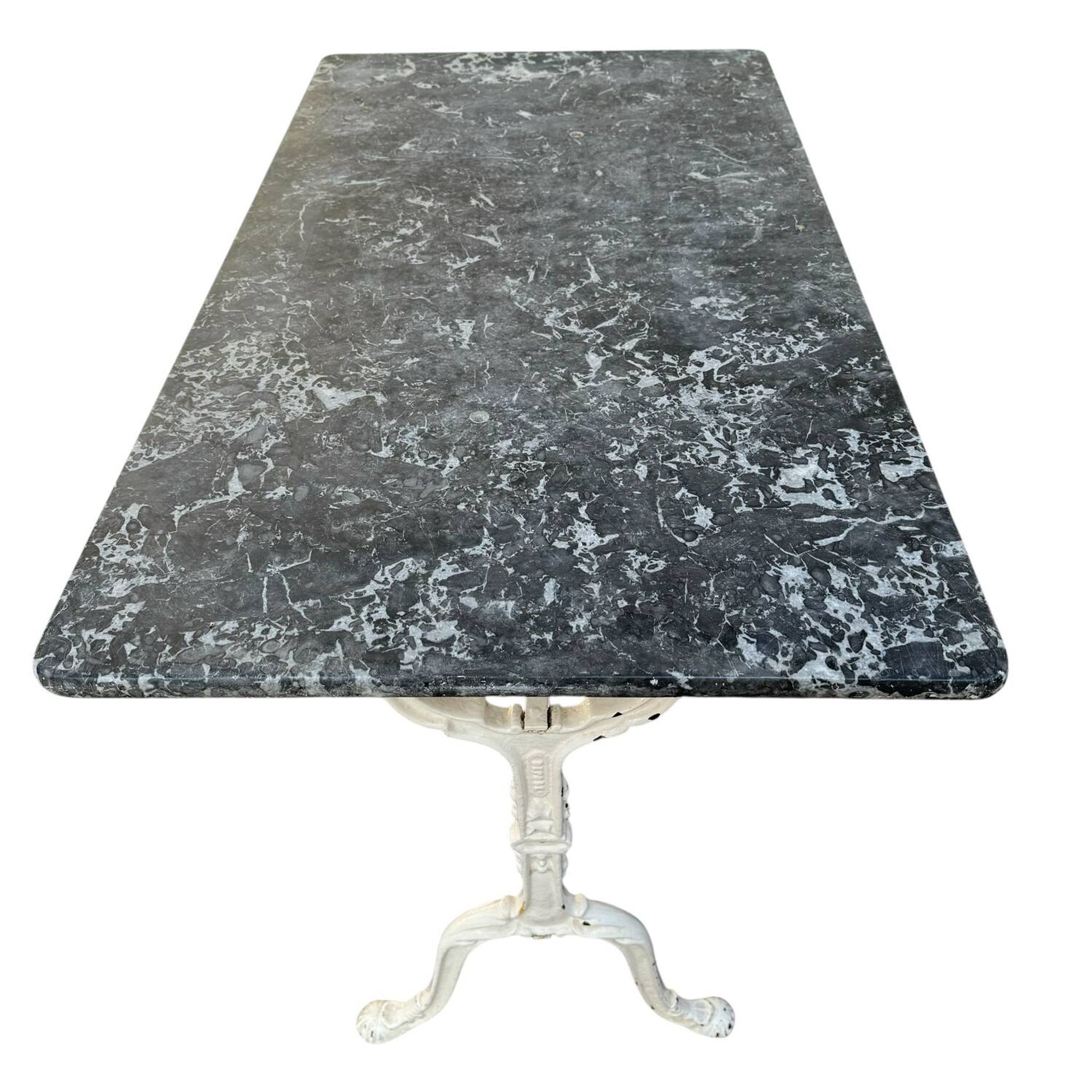 Table bistro Parisenne en fonte et marbre gris 1900