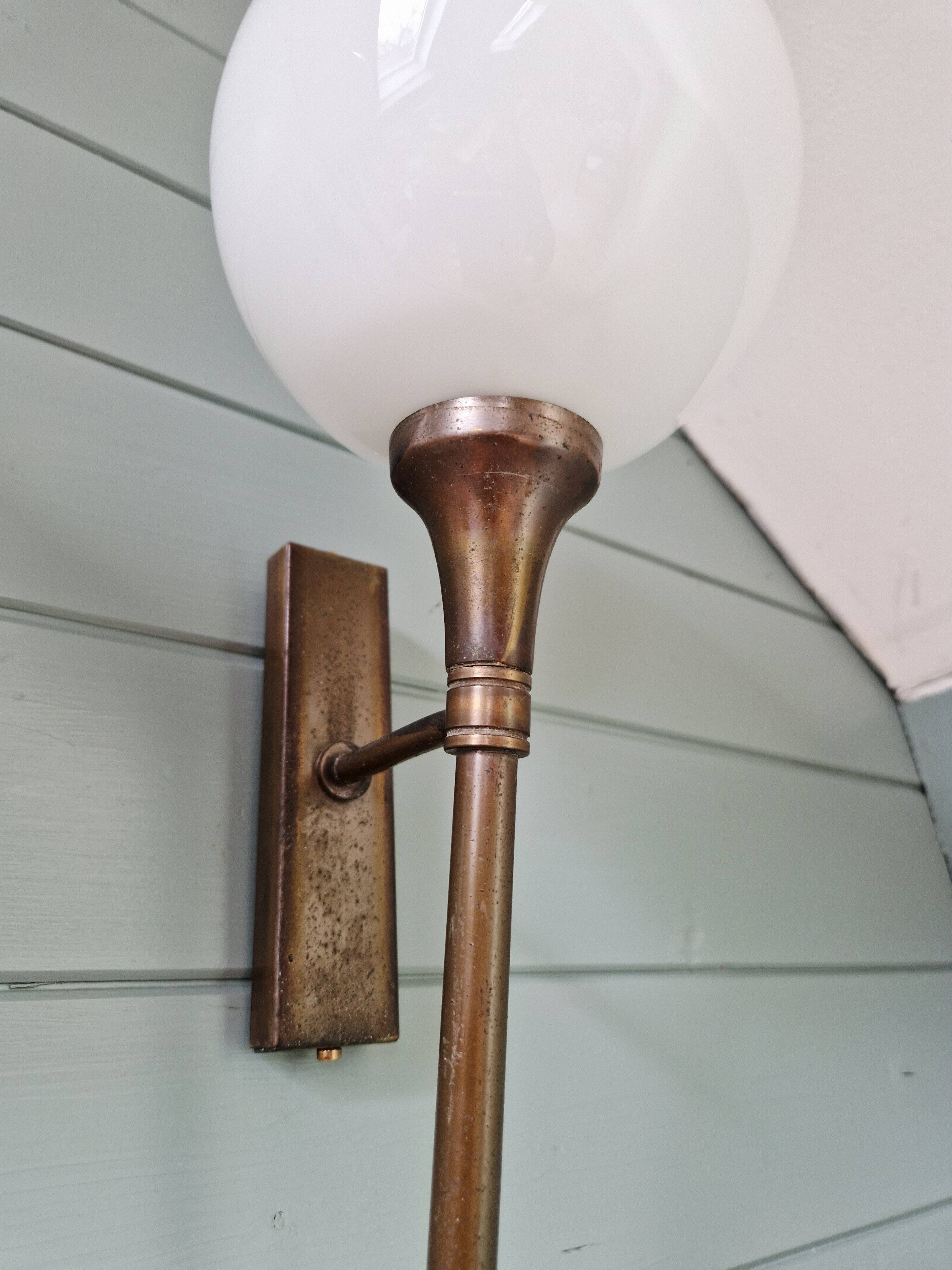 Pair of Art Deco wall sconces in brass and white opaline, 1930.