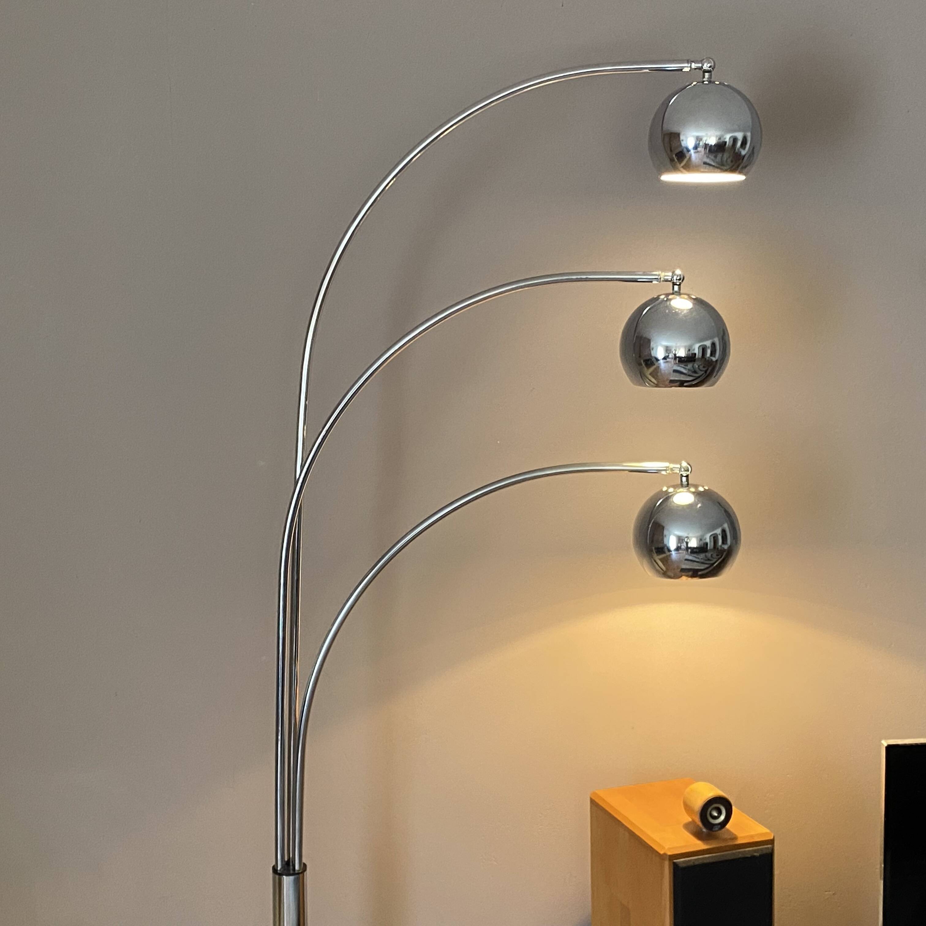 Muguet floor lamp by Goffredo Reggiani. 1970. Space age.