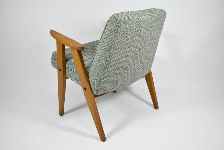 Armchair 366, designer J. Chierowski, 1960s, green fabric, teak | Selency