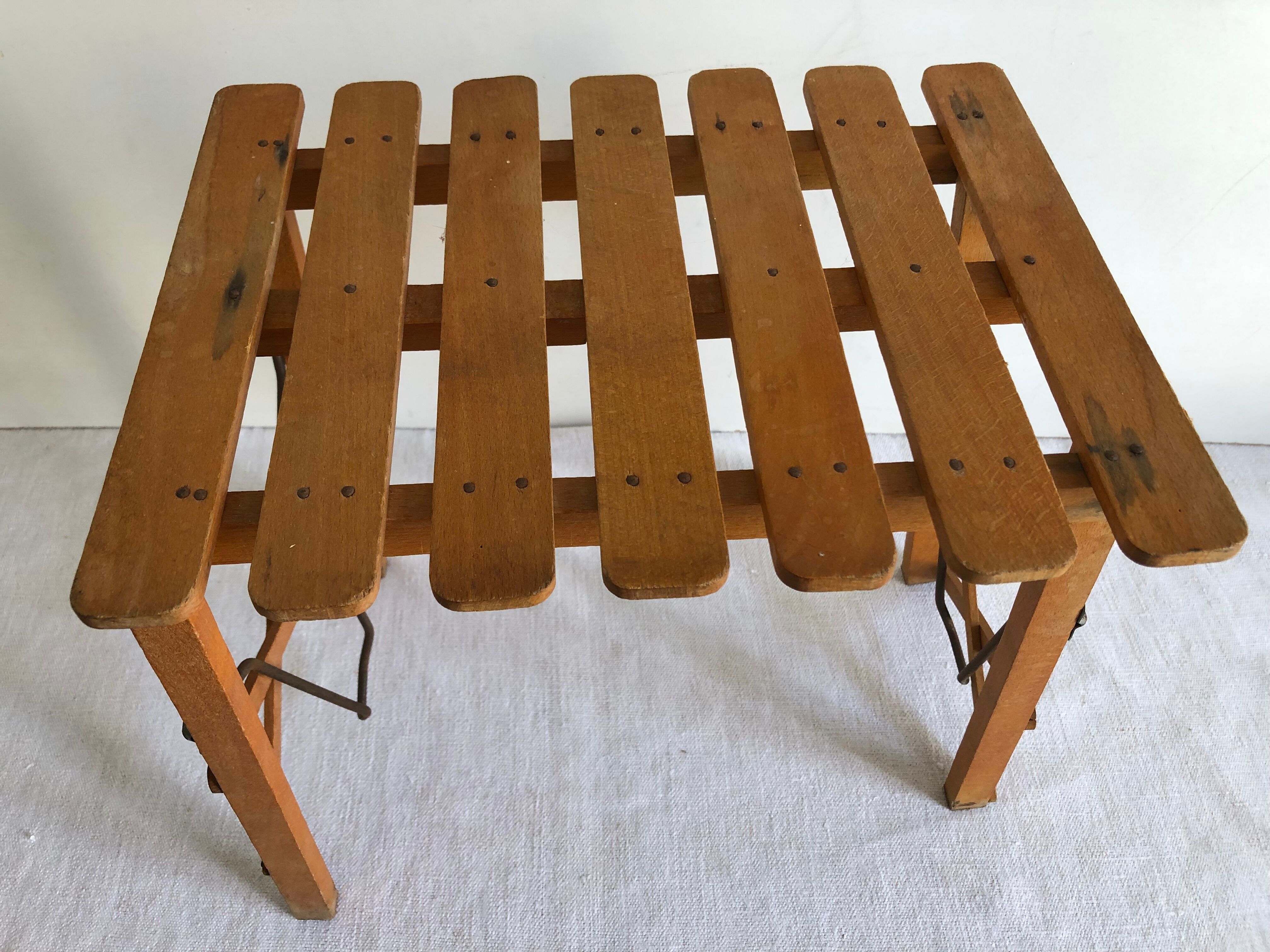Folding stool with slats