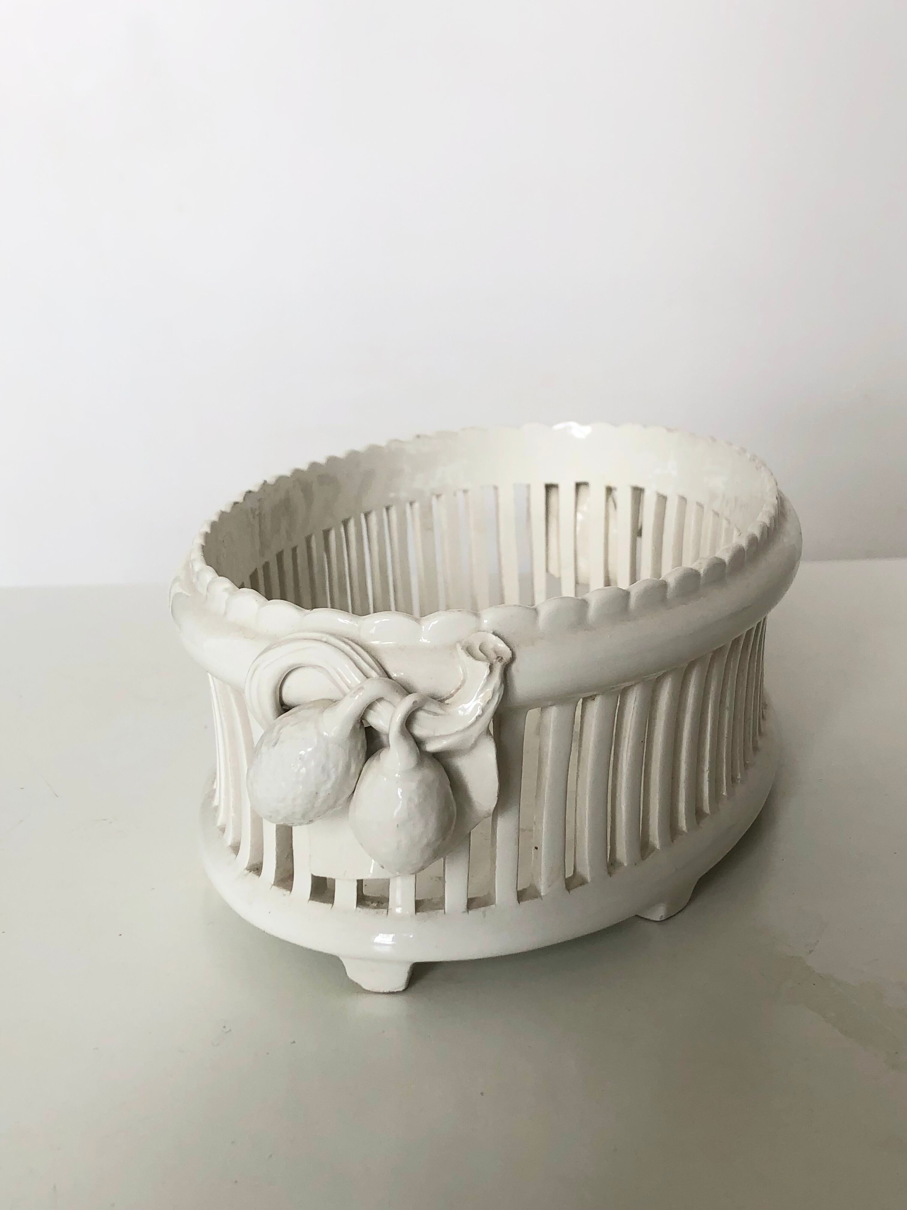 Openwork earthenware fruit cup