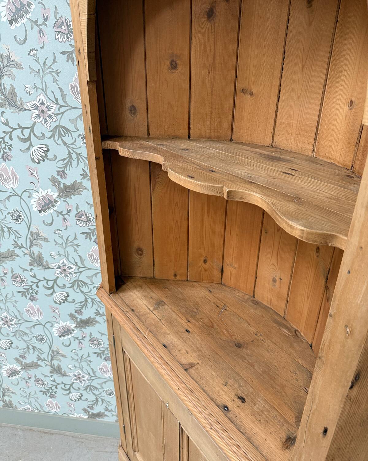 Vintage corner cupboard (renovated)