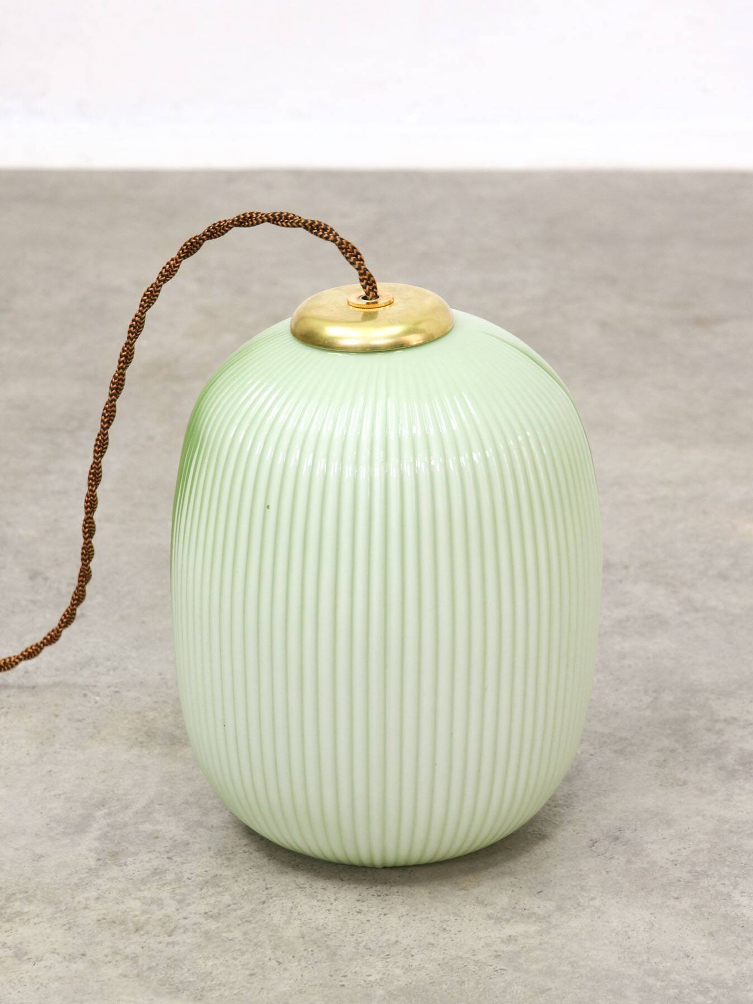 Lampe à suspension mid-century en laiton et verre, italie