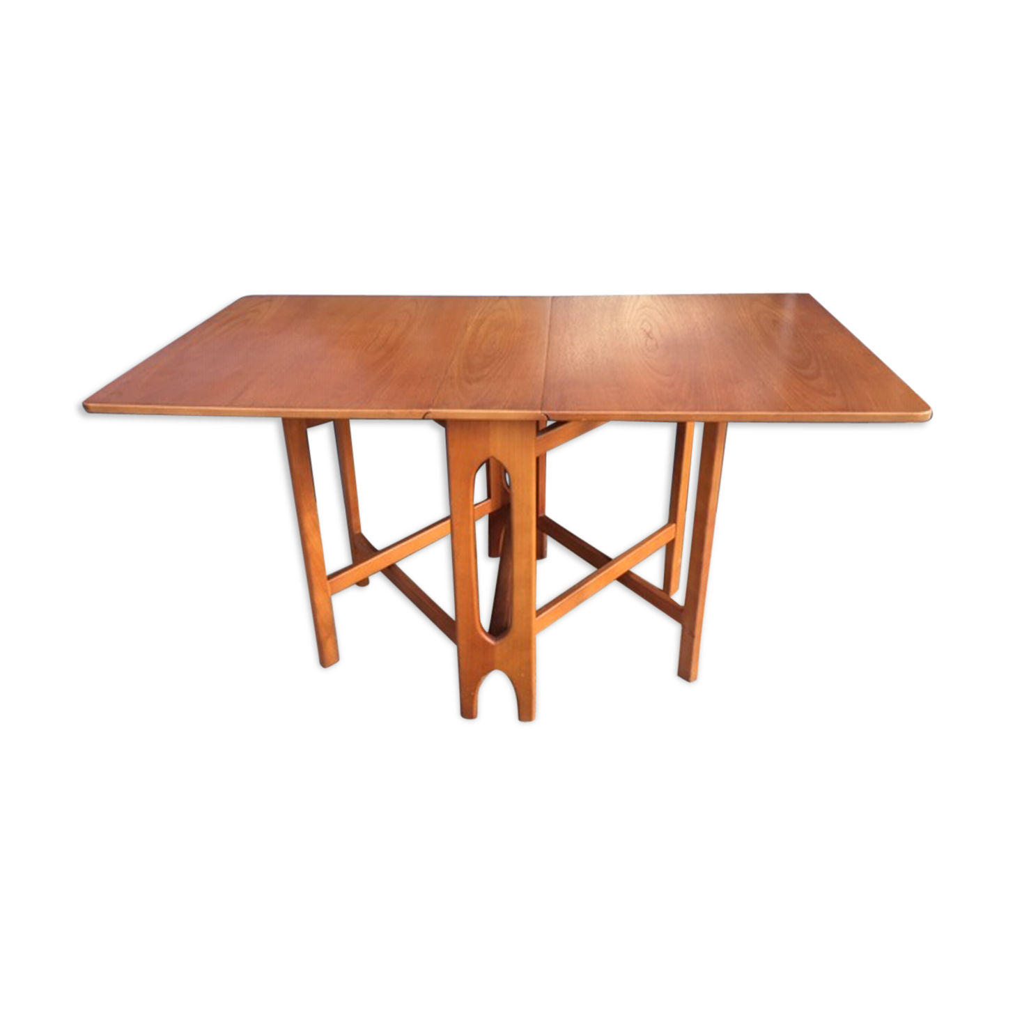 Folding table