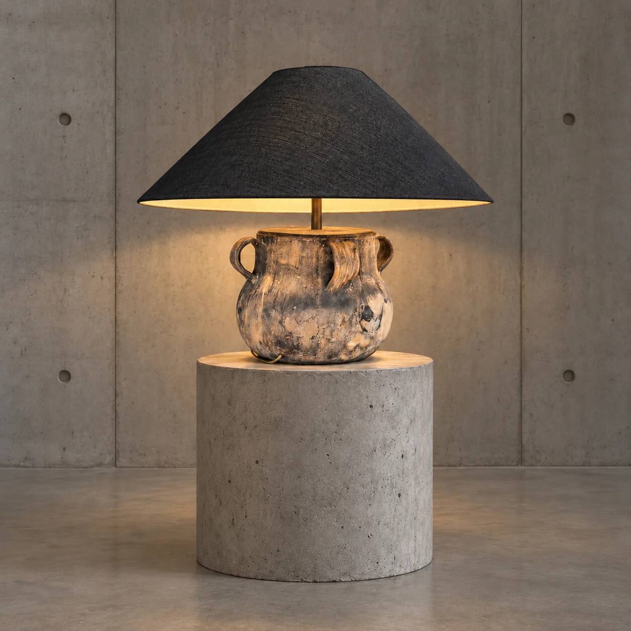 Grande lampe vase de Vallauris des années 1970 / marquée