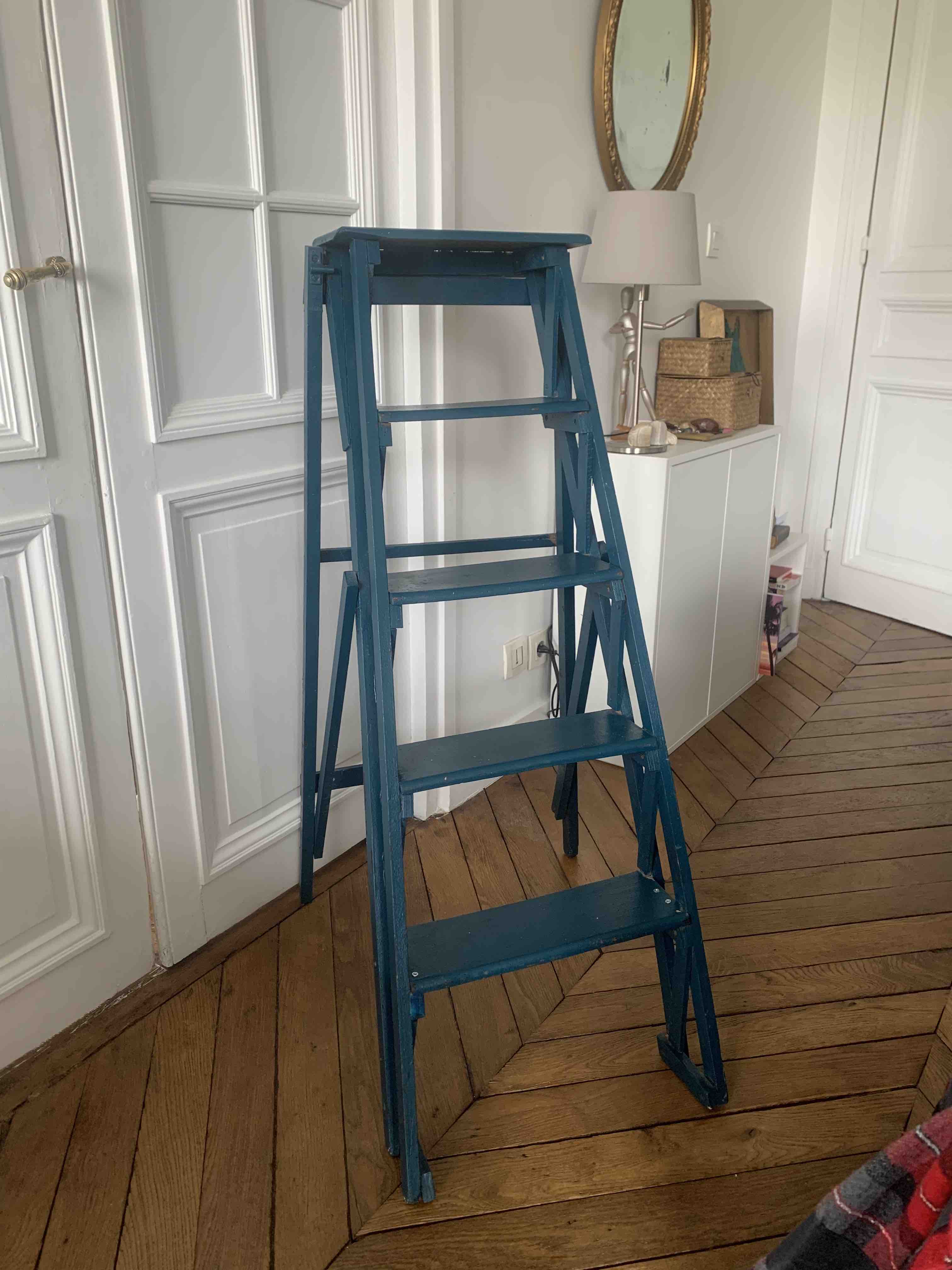 Stepladder library / deco painter
