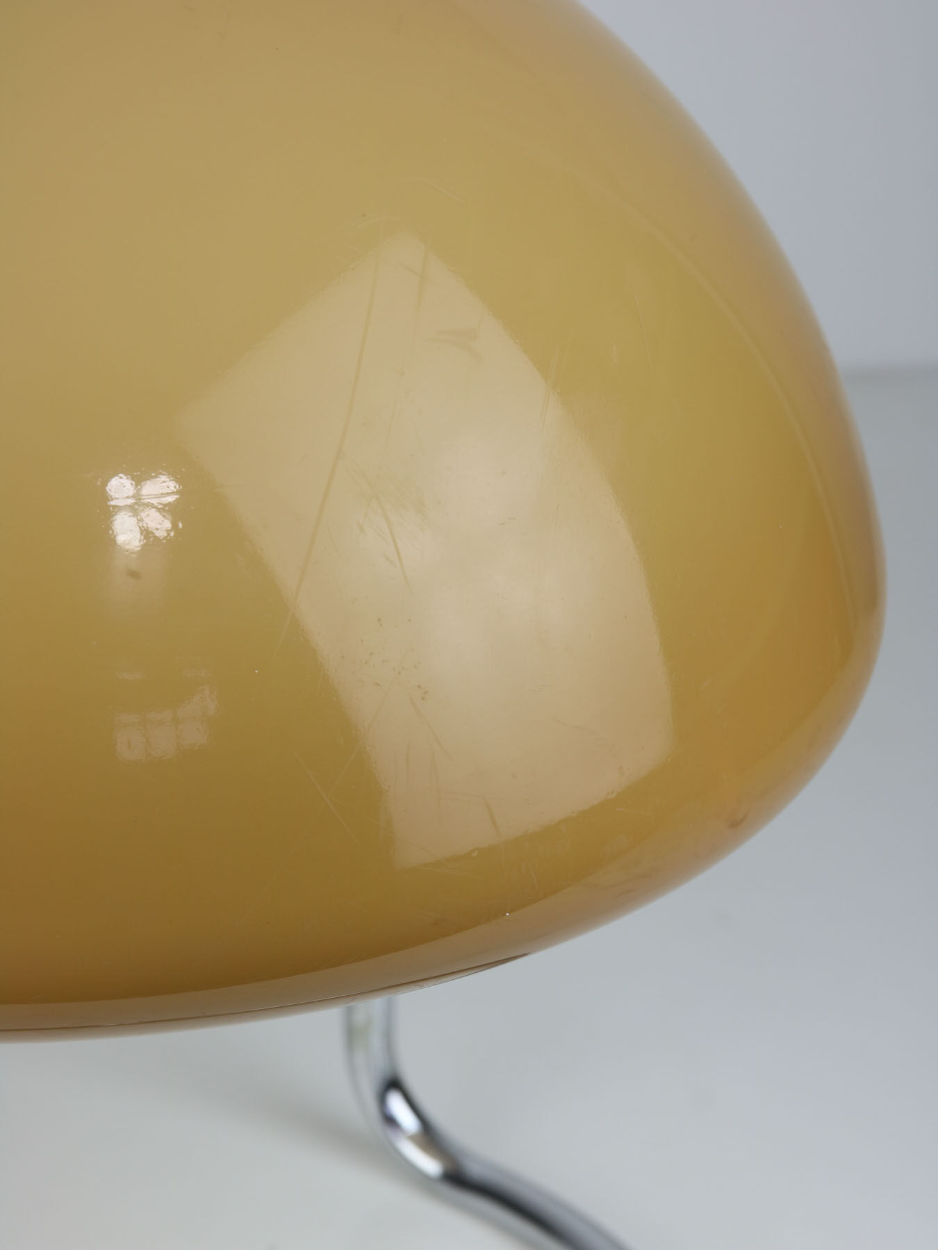Italian Conchiglia lamp from Guzzini