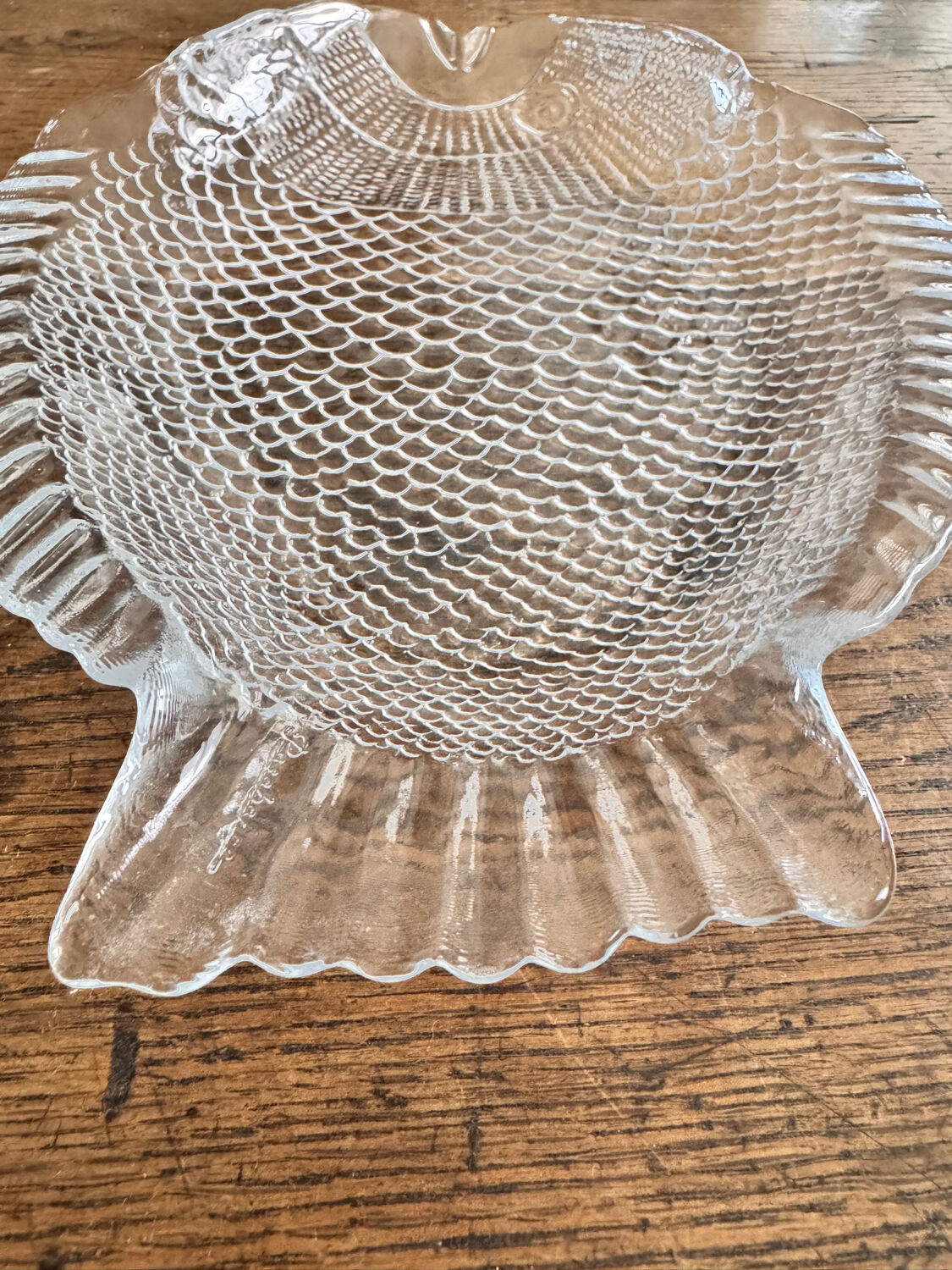 6 vintage Pasabahce clear glass fish plates