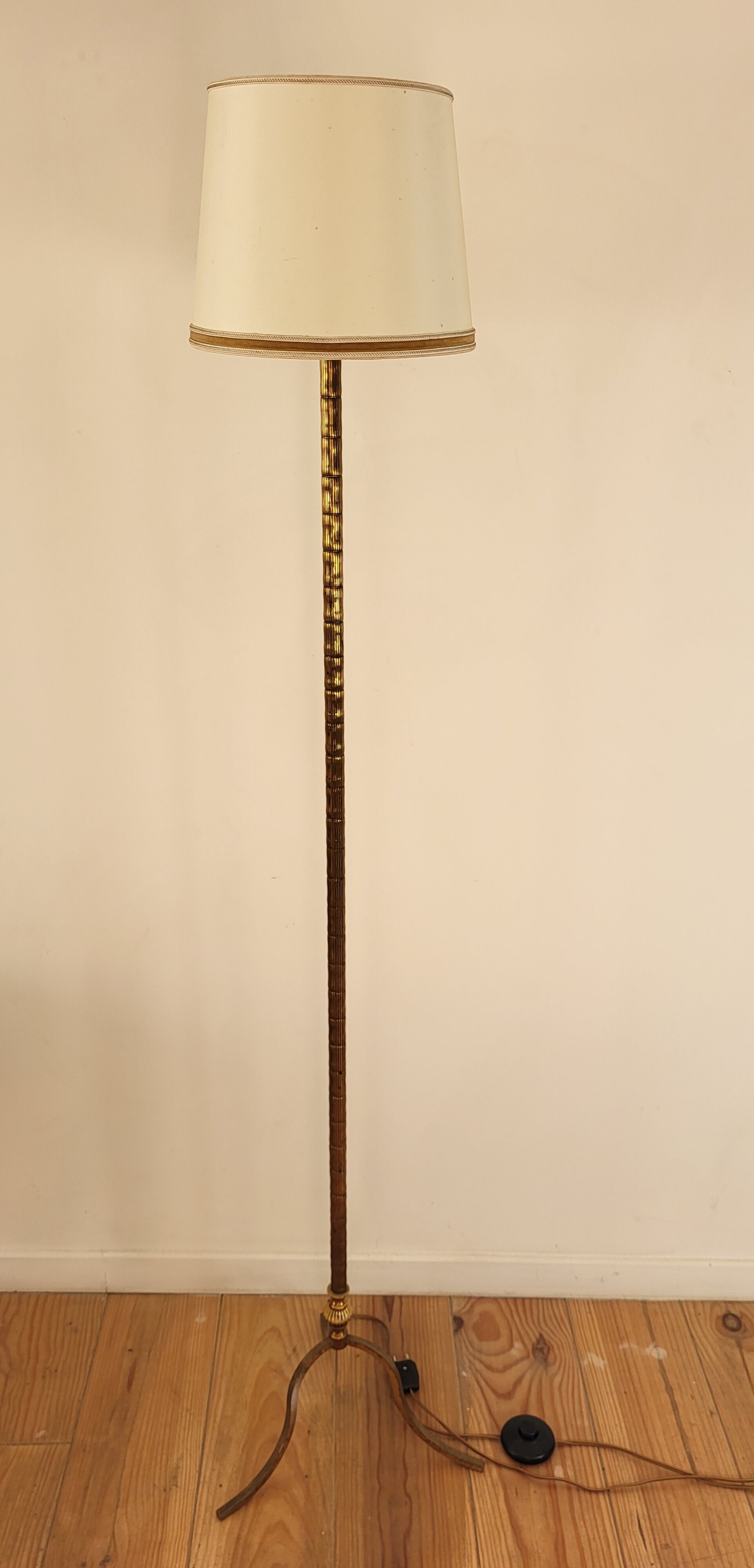 Bronze floor lamp with bamboo effect