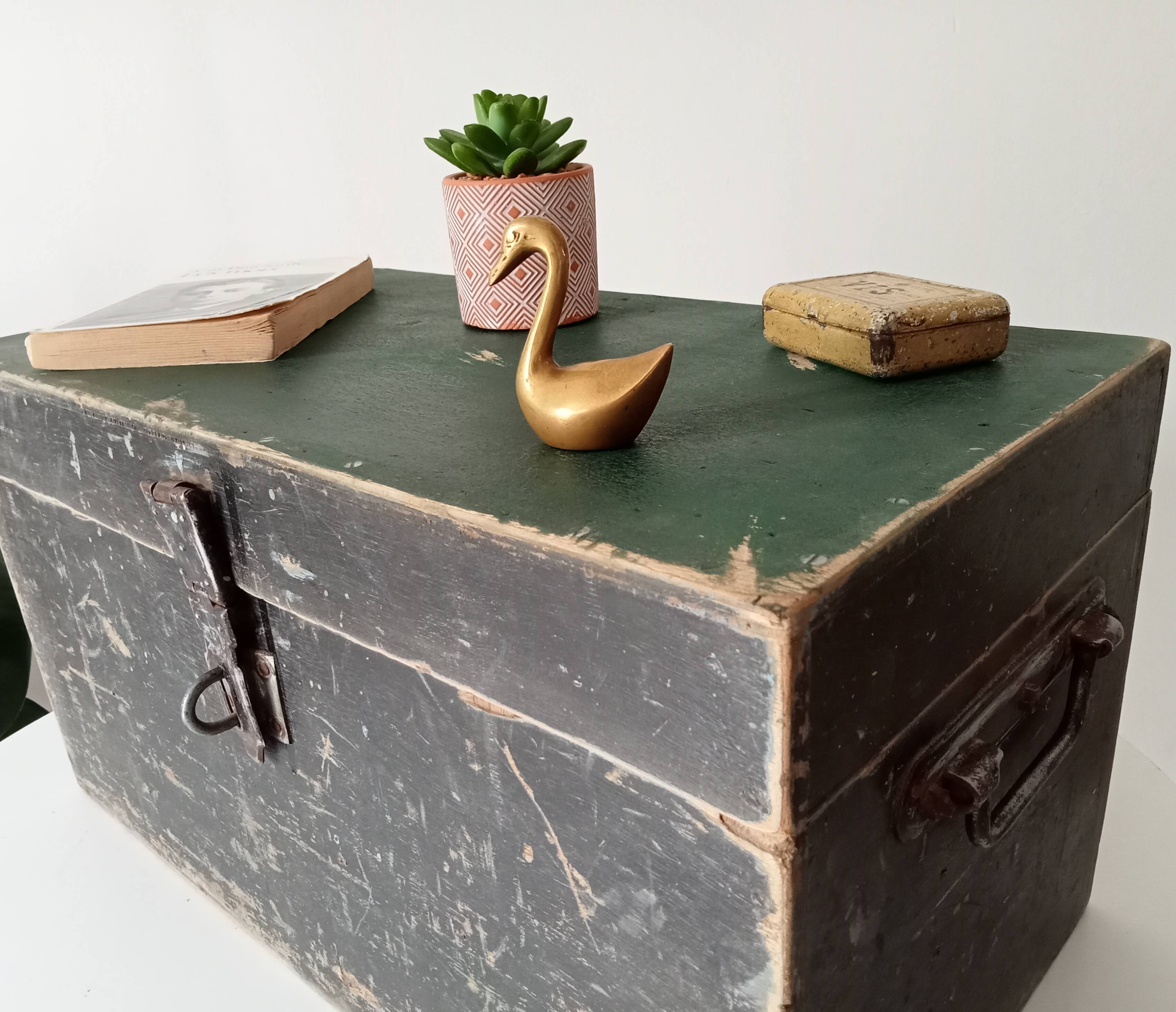 Vintage wooden chest from the 50s/60s