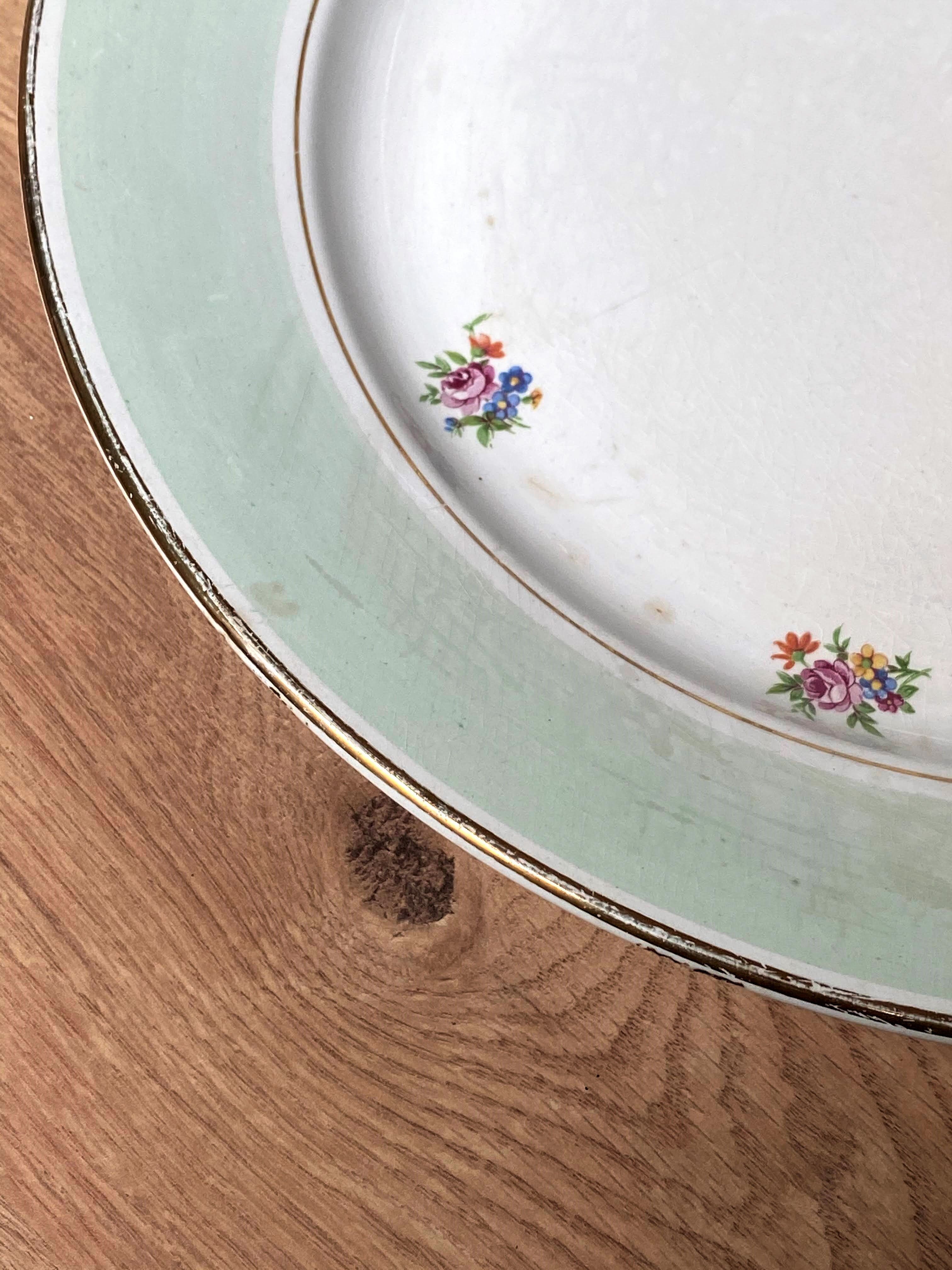 Set of 2 mismatched serving dishes