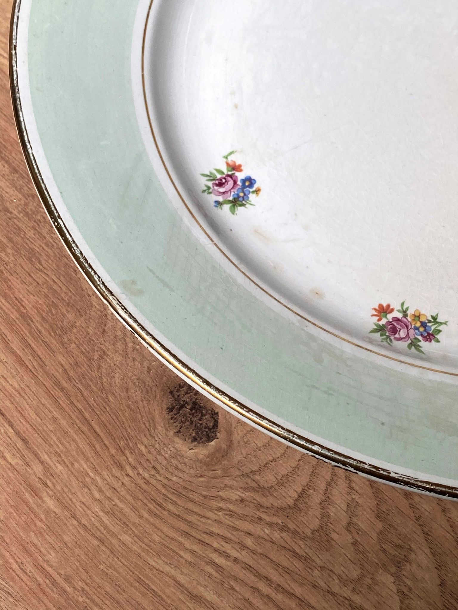 Set of 2 mismatched serving dishes