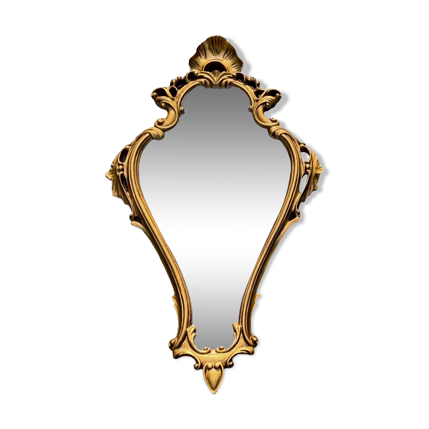Vintage shell mirror in gold plaster