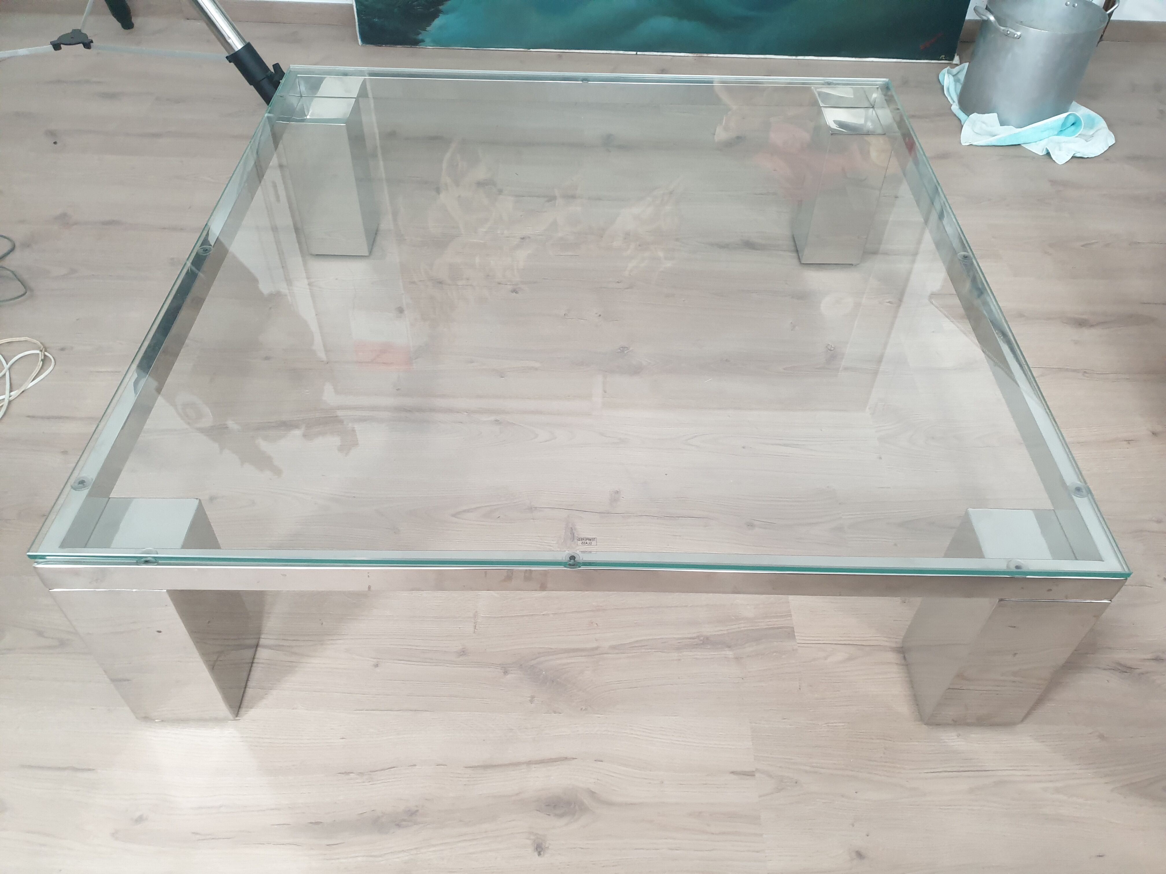 Coffee table in tempered glass