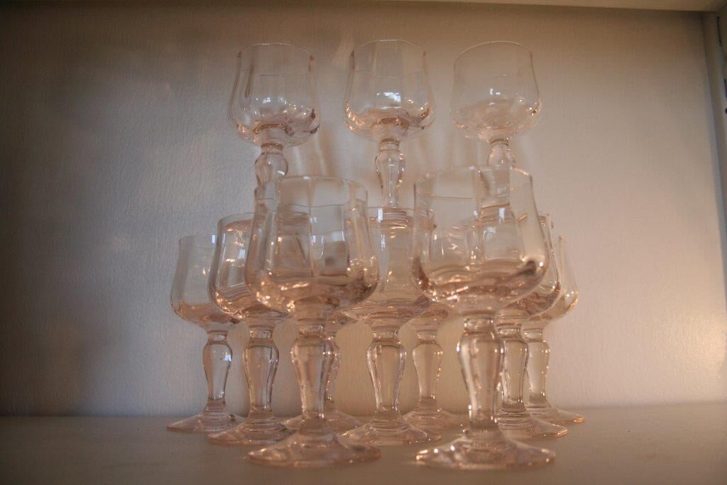 Verres à pied facettés verre rosé x 12
