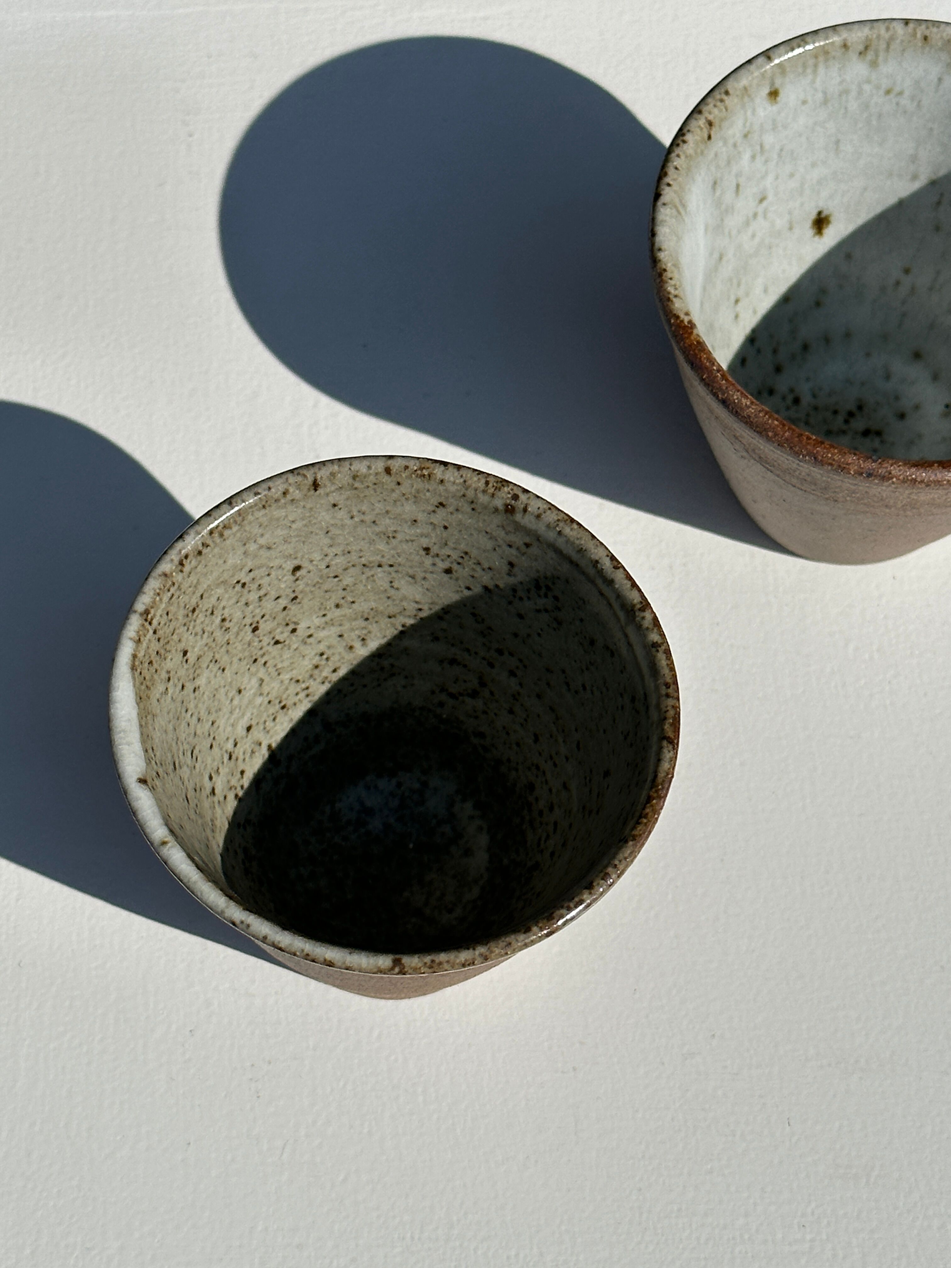 Lot de 2 tasses en céramique indonésienne (mat brun)