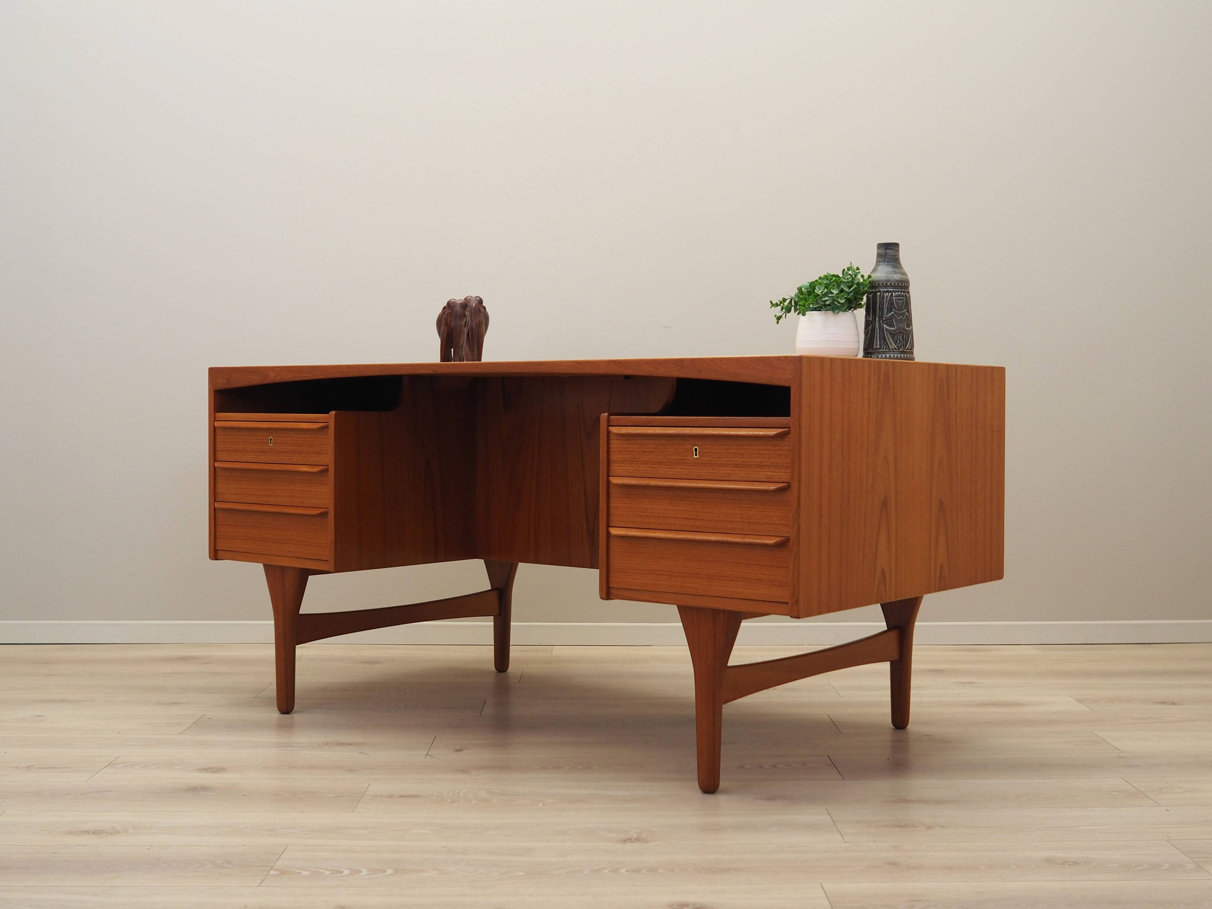 Teak desk, Danish design, 1960s, designer: Vald Mortensen, production: Oden