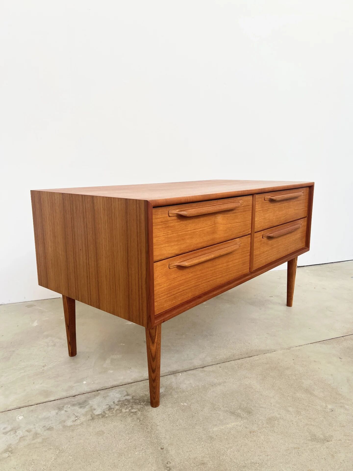 Lowboard teak 4 drawers — Mid-century lines, tapered legs, 1960s