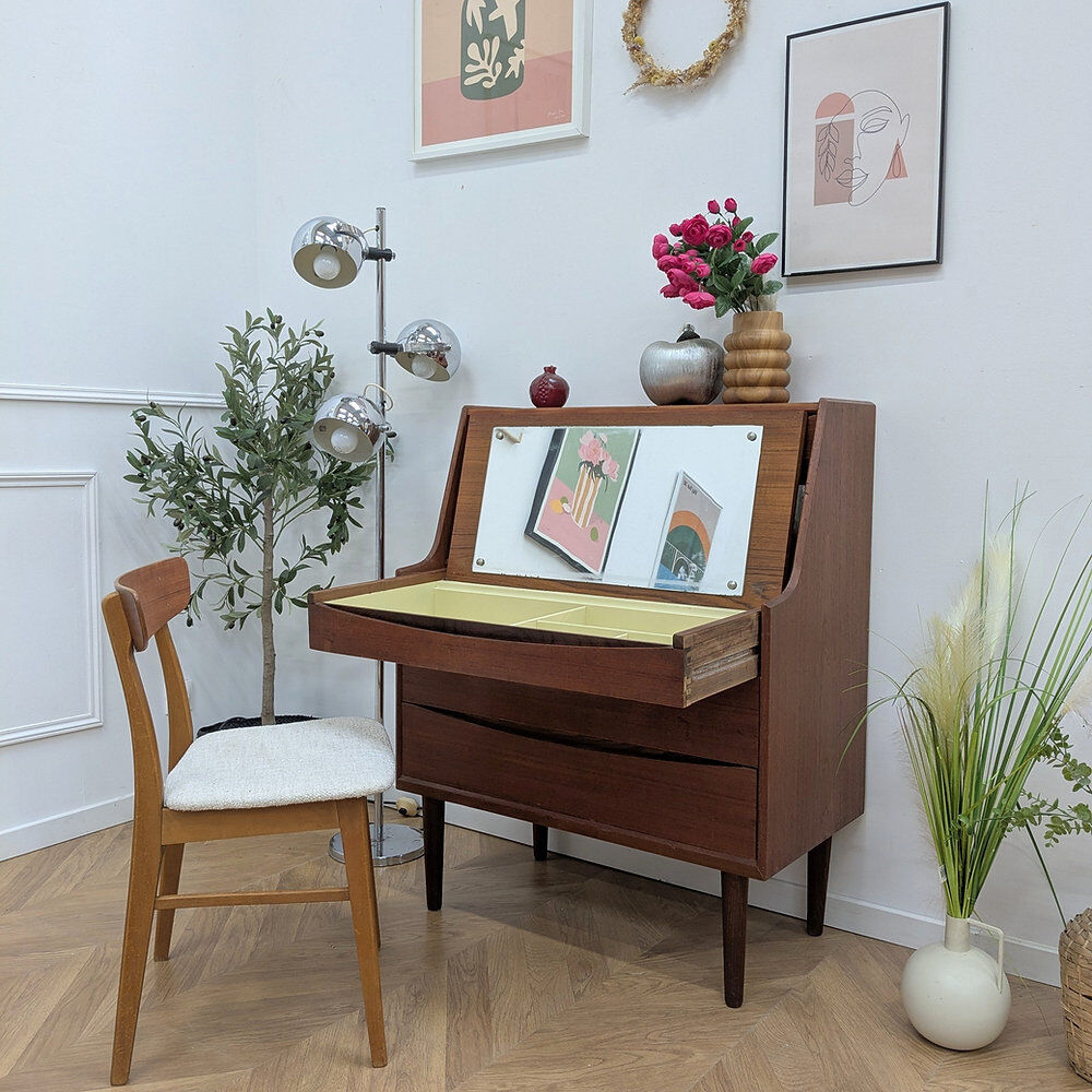 Danish secretary hairdresser Arne Vodder for Olholm in teak.