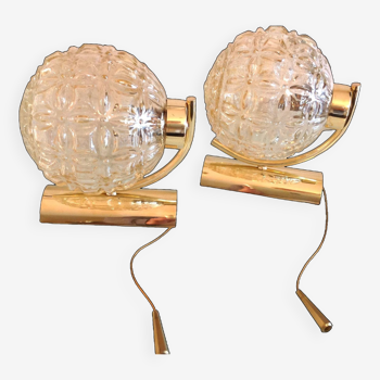 Pair of brass wall lights and structured amber glass globes / vintage 60s-70s