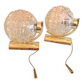 Pair of brass wall lights and structured amber glass globes / vintage 60s-70s