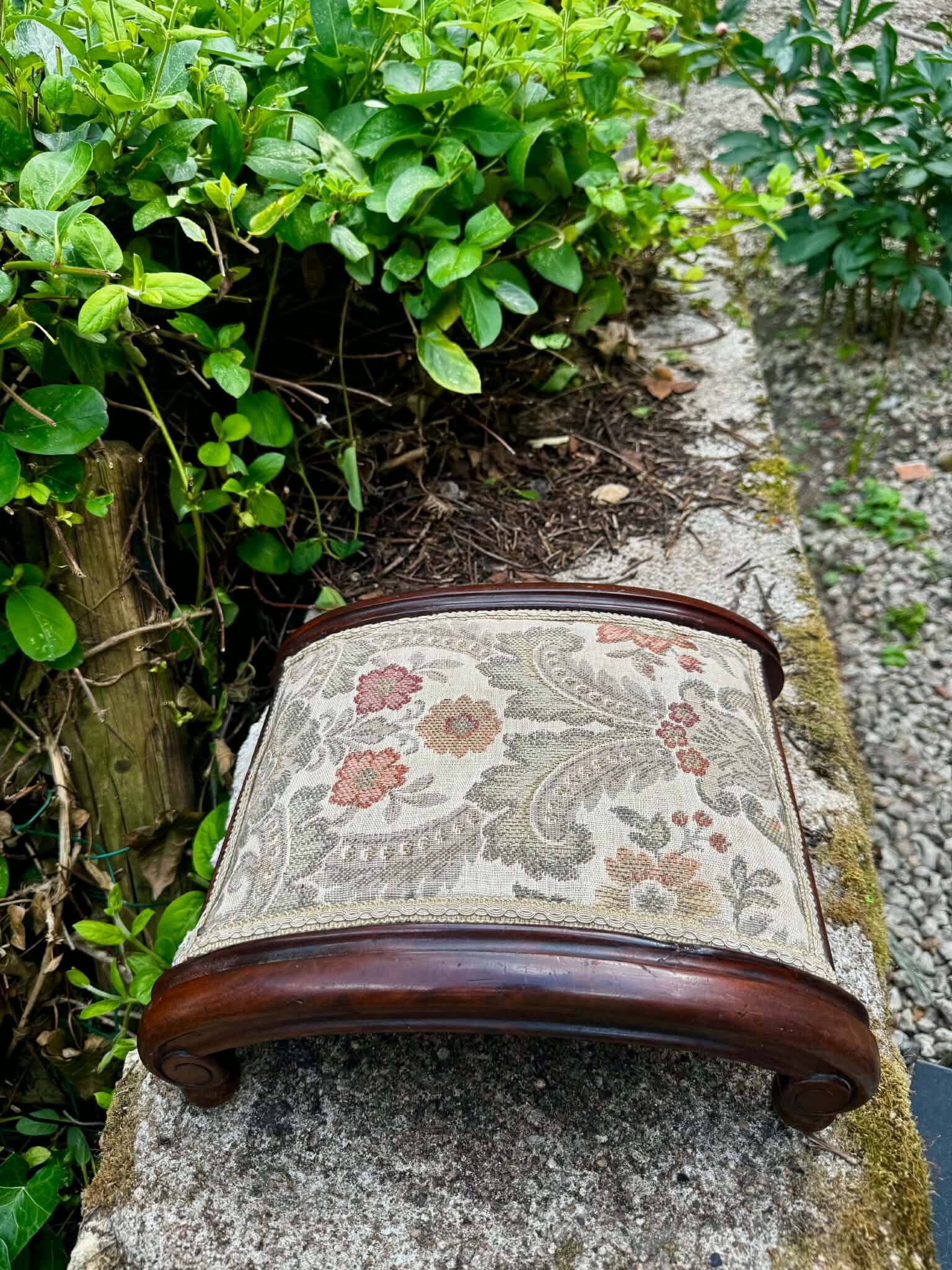 Napoleon III style footrest with upholstery