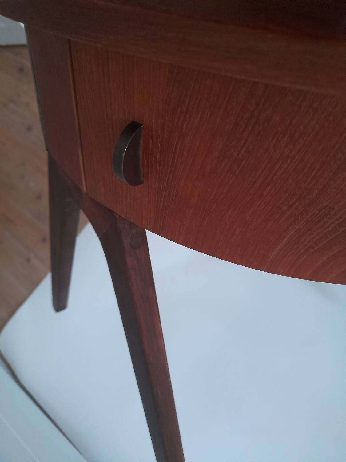 Pretty worker or Scandinavian teak side table