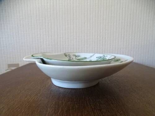 LIMOGES "Parsifal" 2 empty shell-shaped bowls decorated with birds Bernardaud & Co.