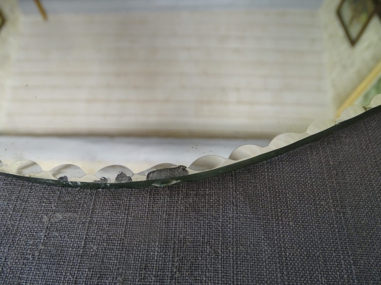 Bevelled mirror 58x109cm