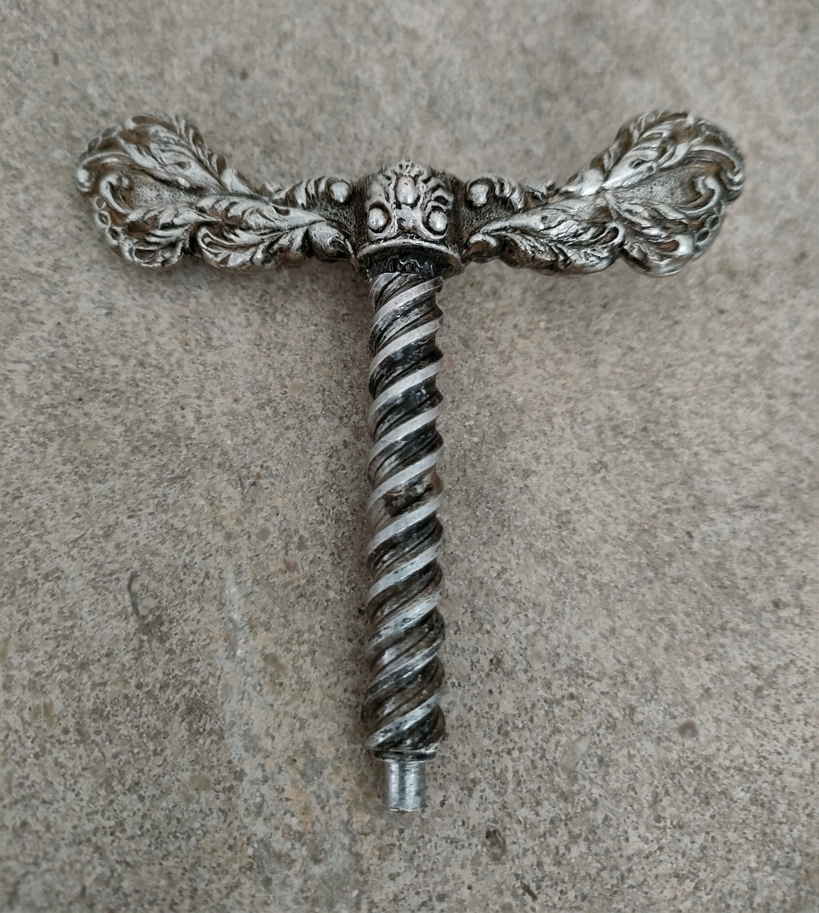 Nutcracker/walnut press Art-Deco - silver metal - 30s - France