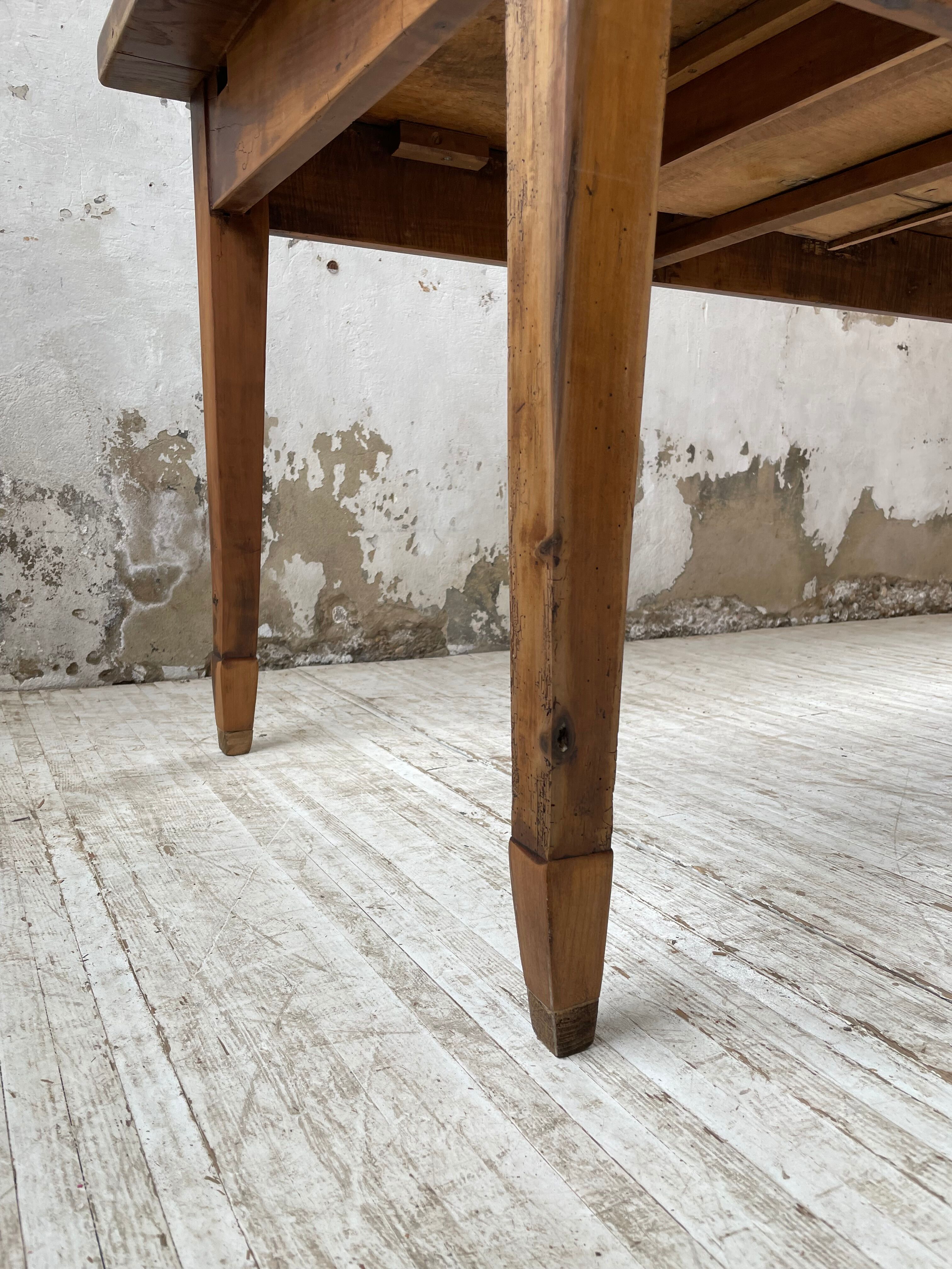 Farmhouse table in oak and walnut 2m