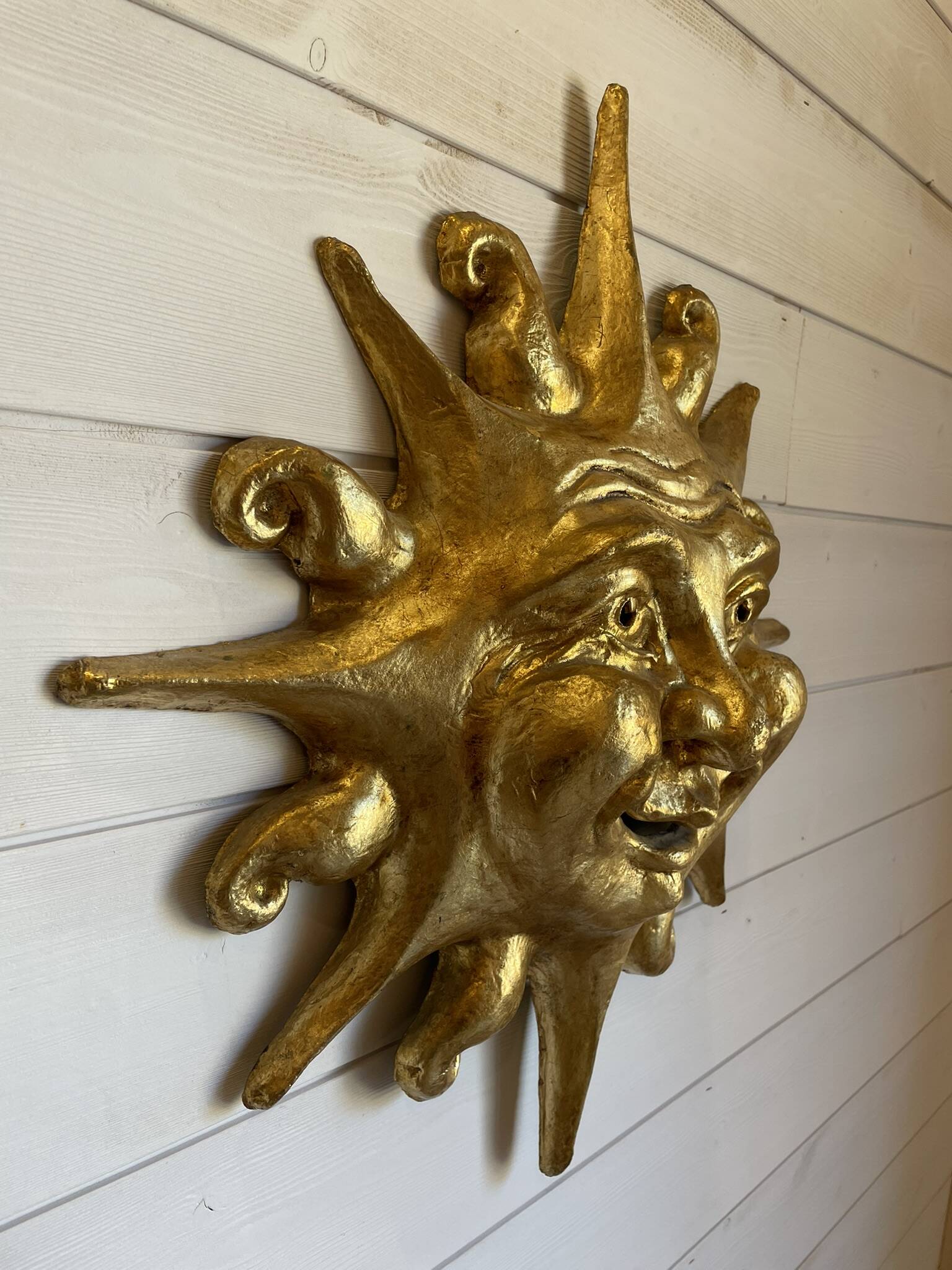 Large sculpted and gilded sun wall art - Artisanal craftsmanship / La Venexiana Venice