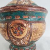 Vintage covered pot with boat décor