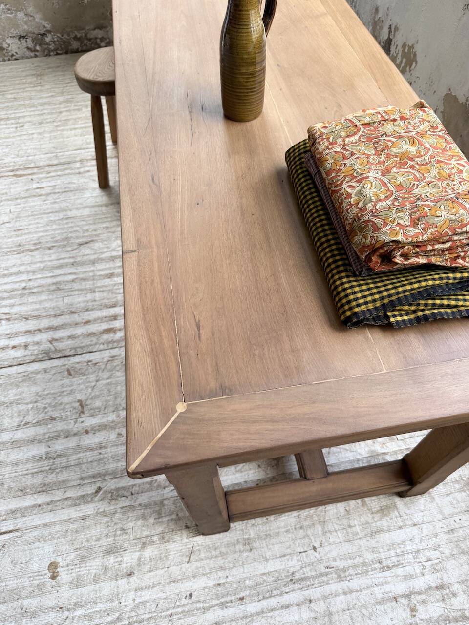 Antique farmhouse or drapery table in walnut, 1900 XL