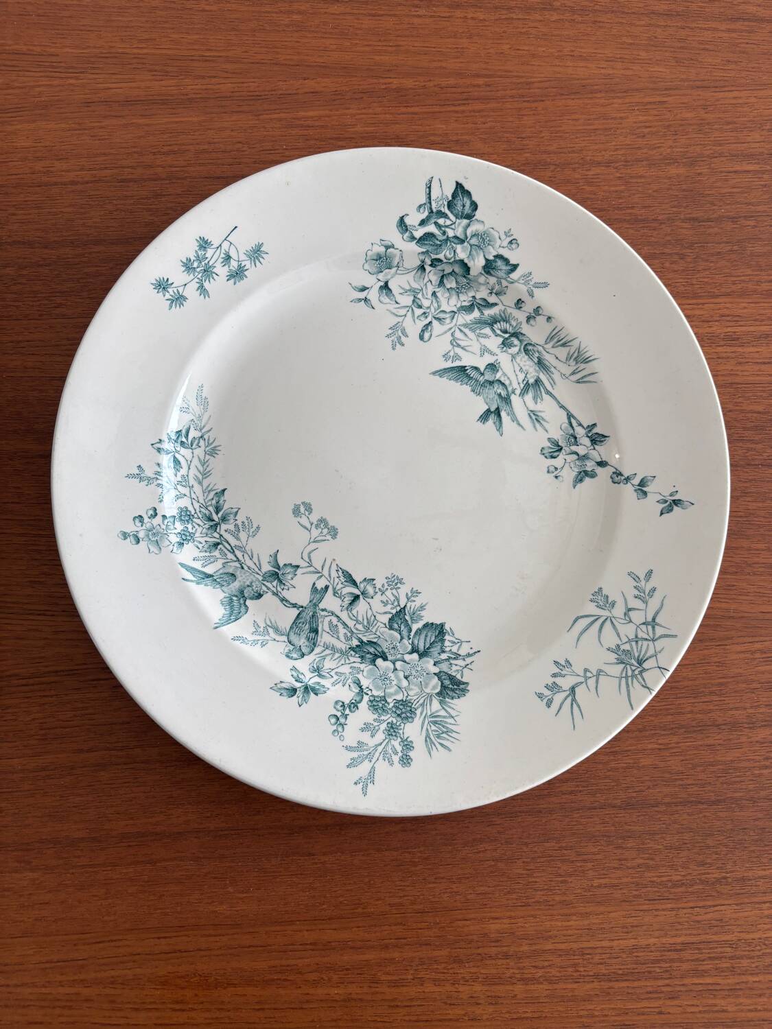Round plate Longwy model Mignon – Antique earthenware with floral and bird decoration.