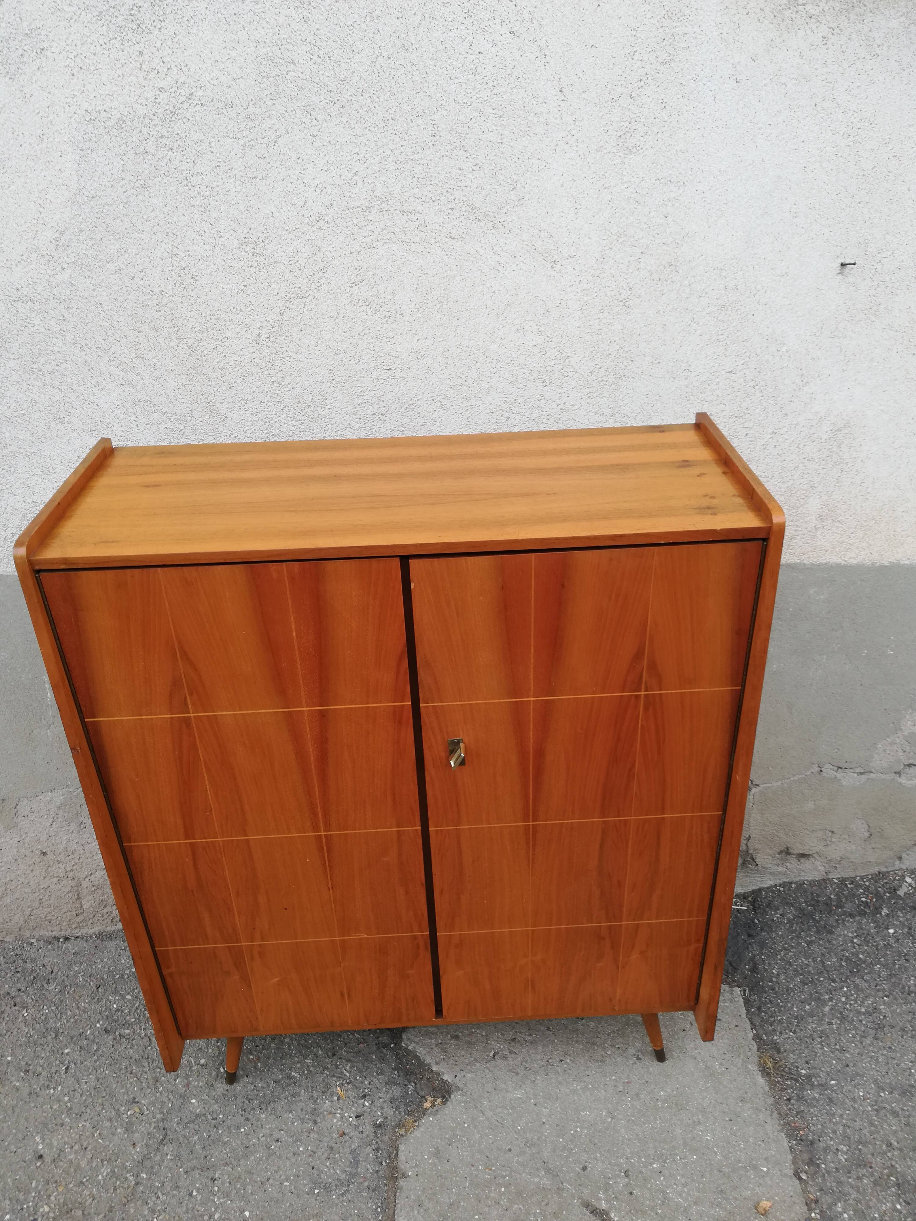 Vintage buffet 2 doors feet compass