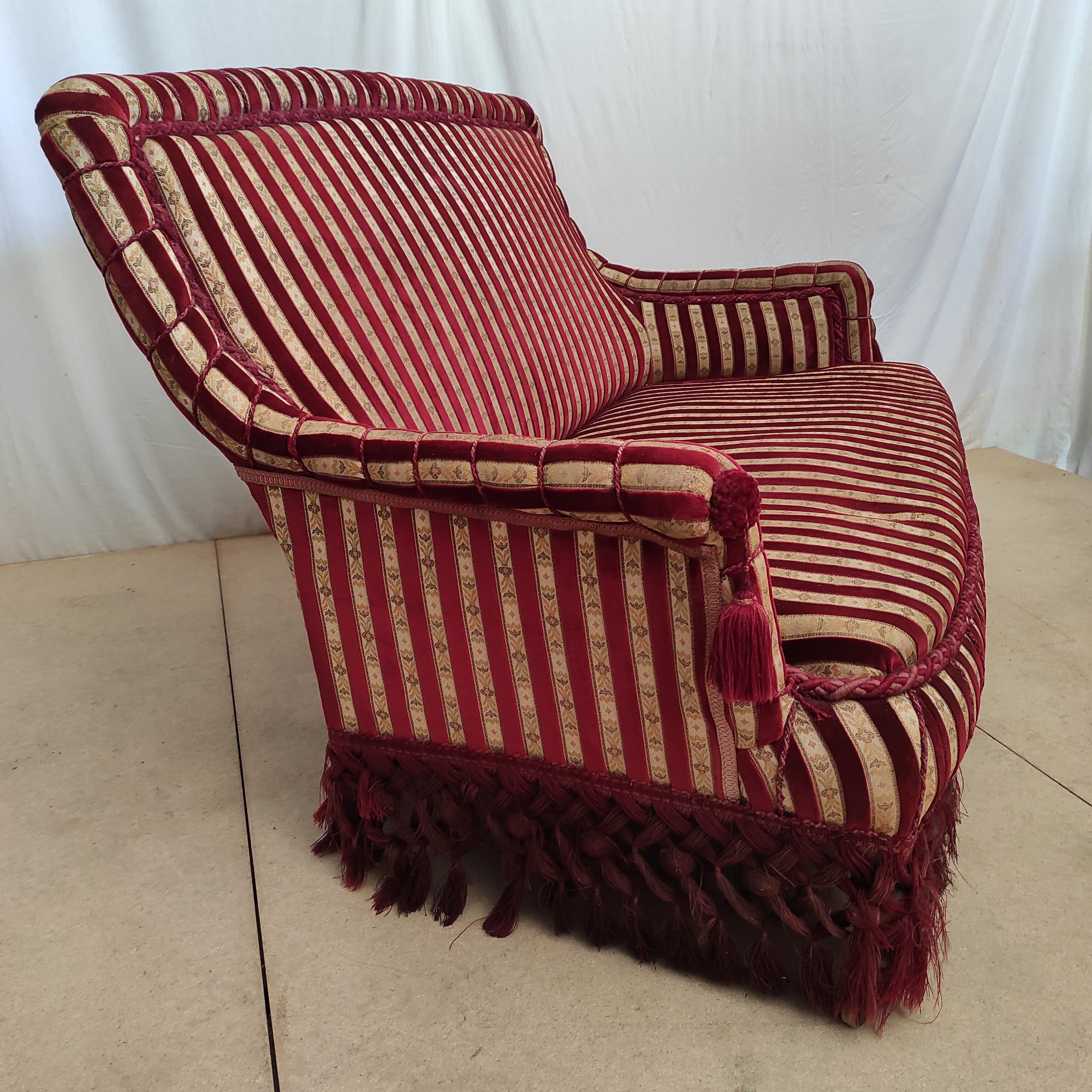 Salon Napoléon III in Jacquard-patterned velvet and trimnests
