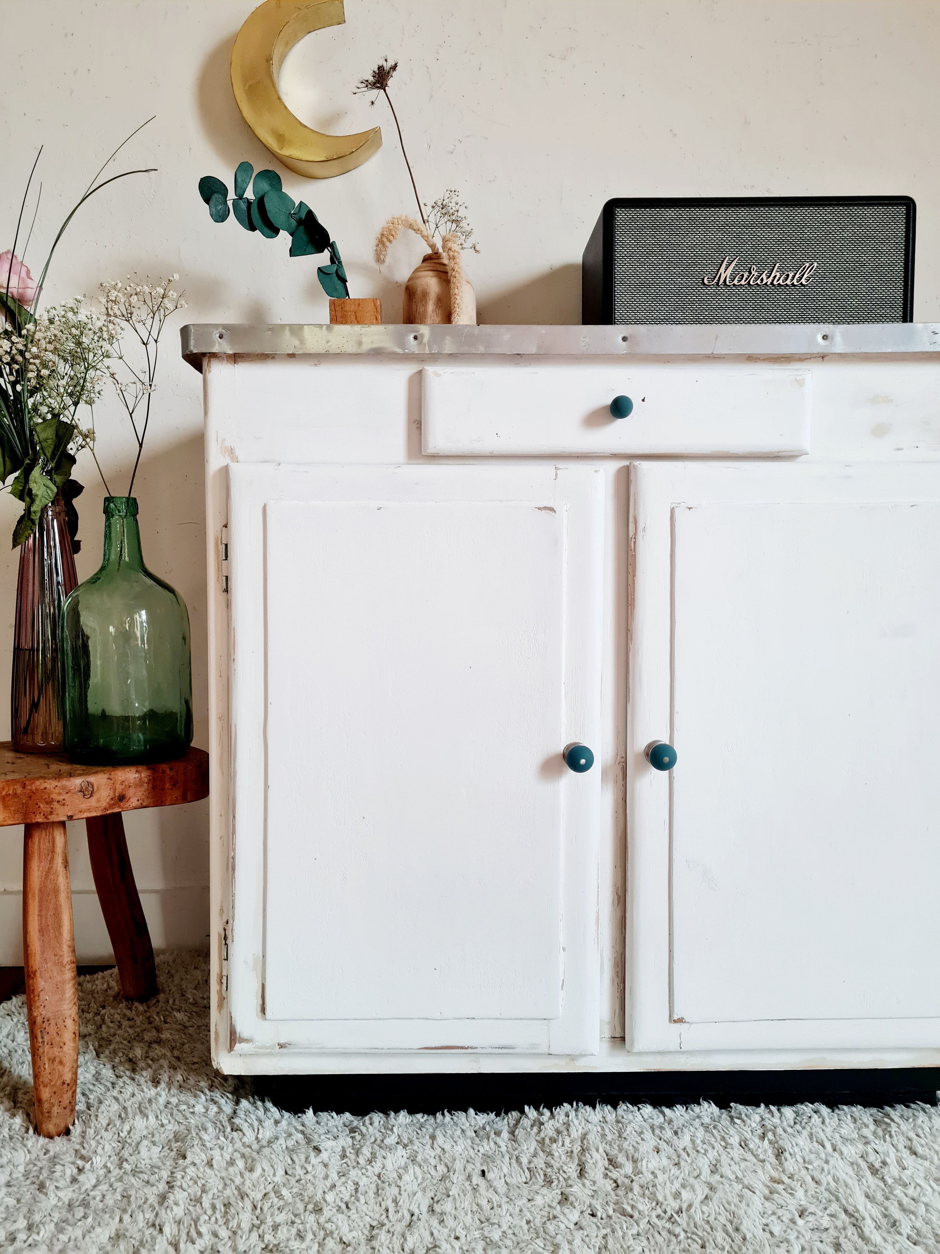 Buffet down Mado renovated tropical paper