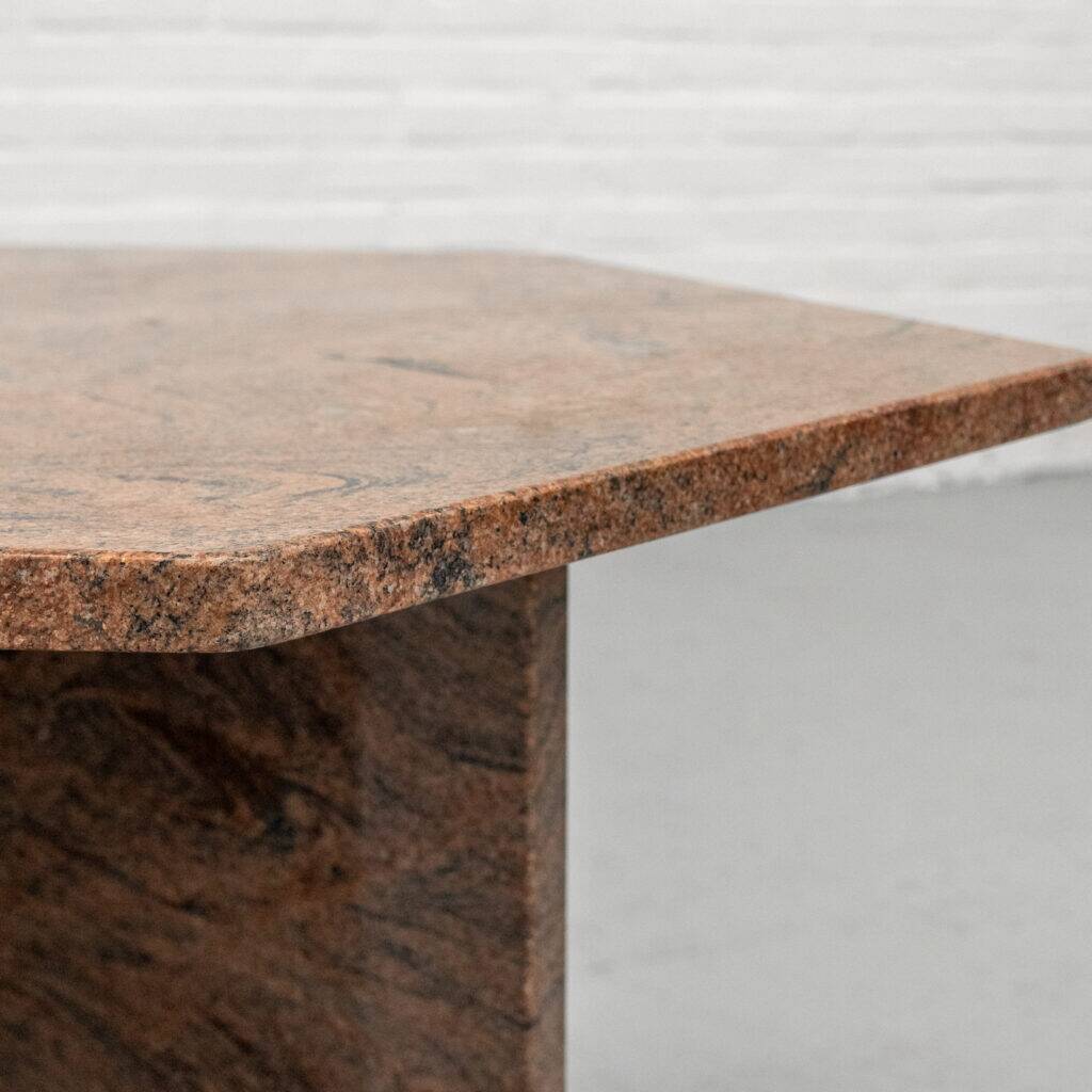 Table basse en granit des années 1970