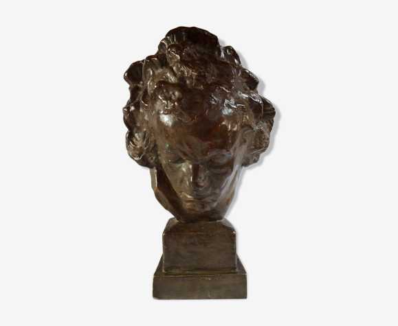 Buste de Beethoven en terre cuite vert bronze patiné.