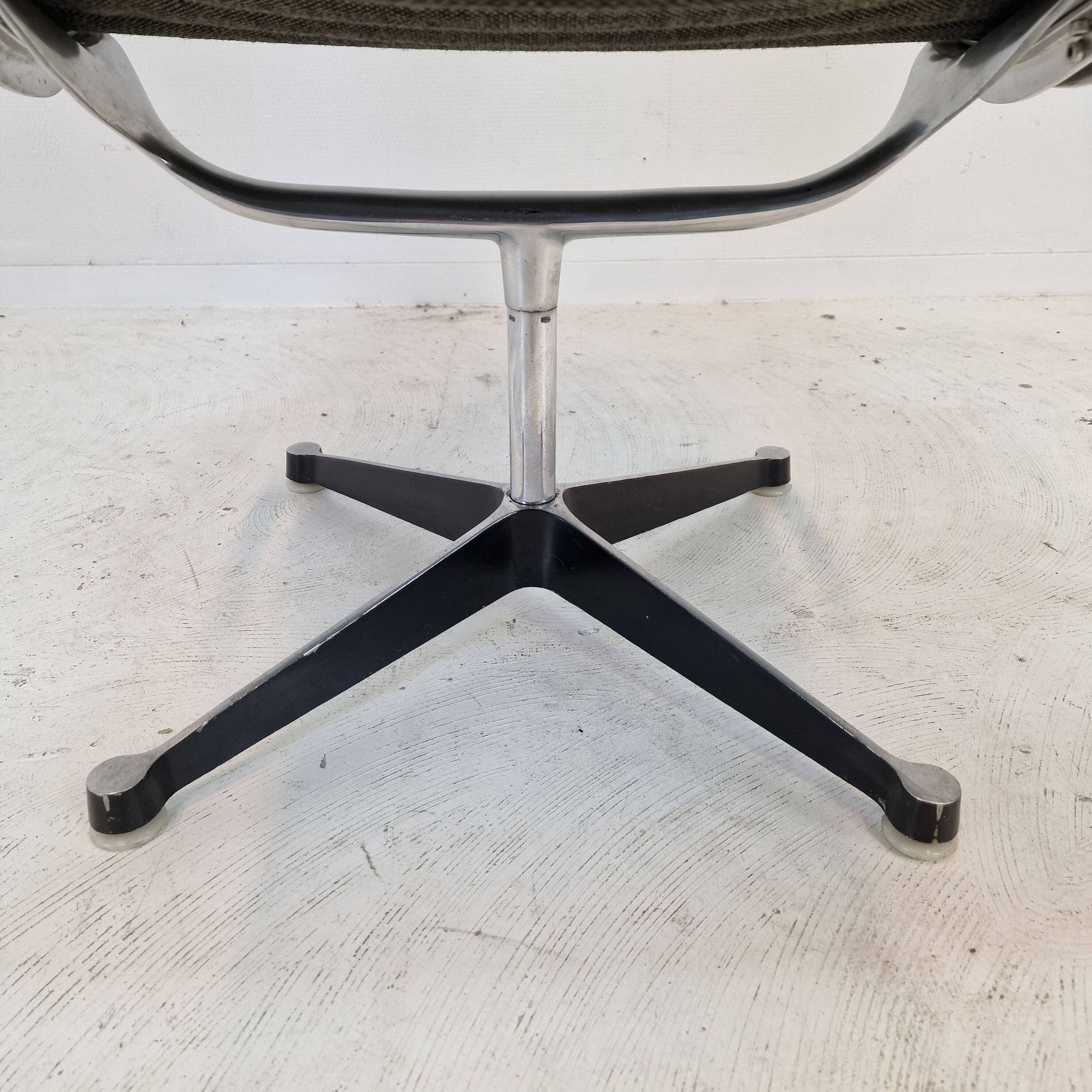 Chaise modèle EA 116 par Eames pour Herman Miller, 1960