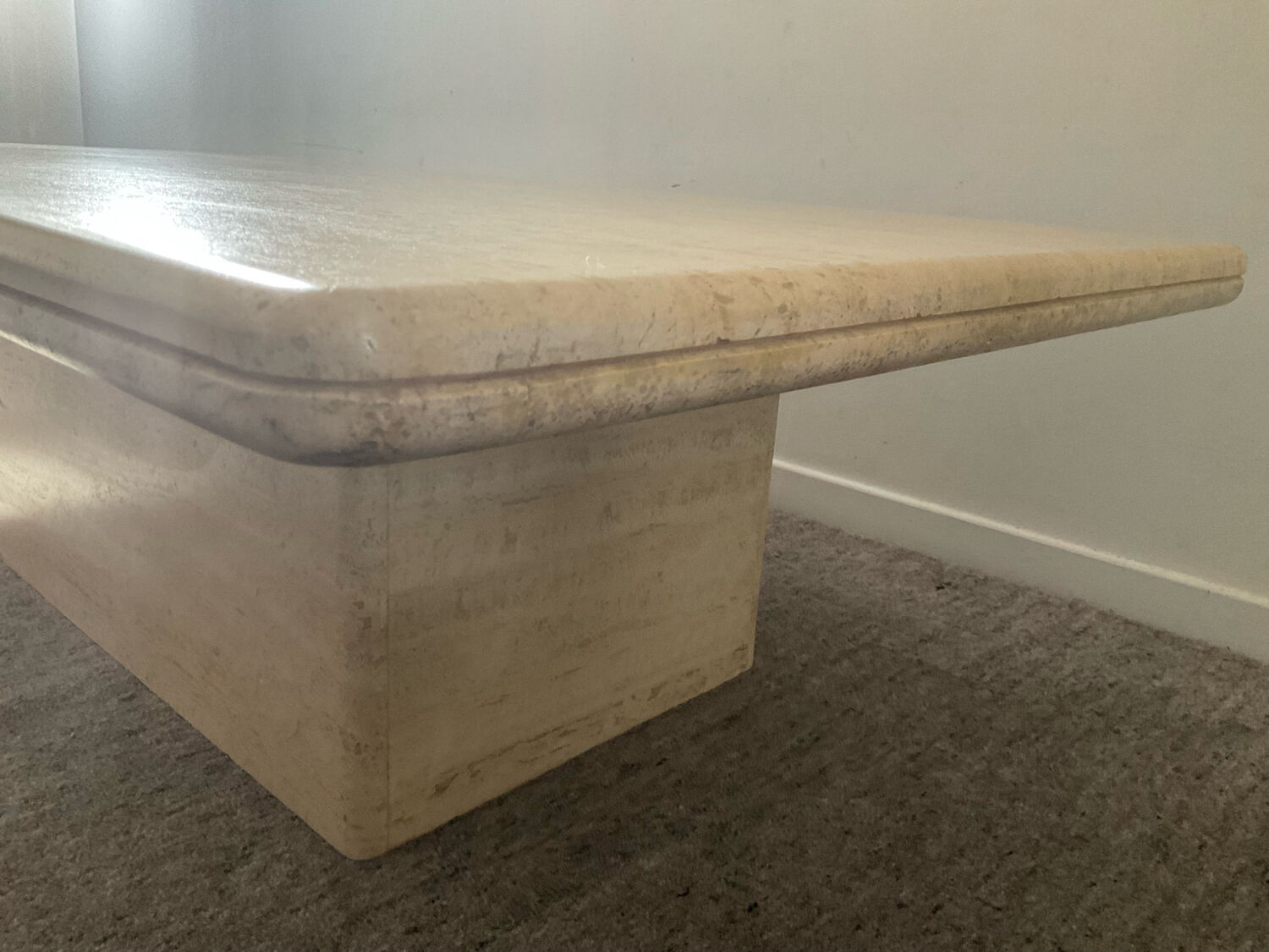 Table basse en travertin des années 70