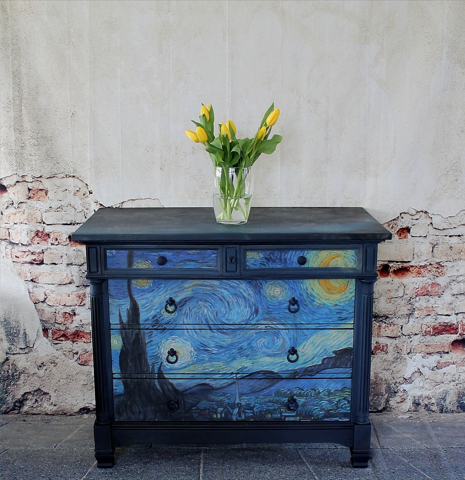 Chest of drawers