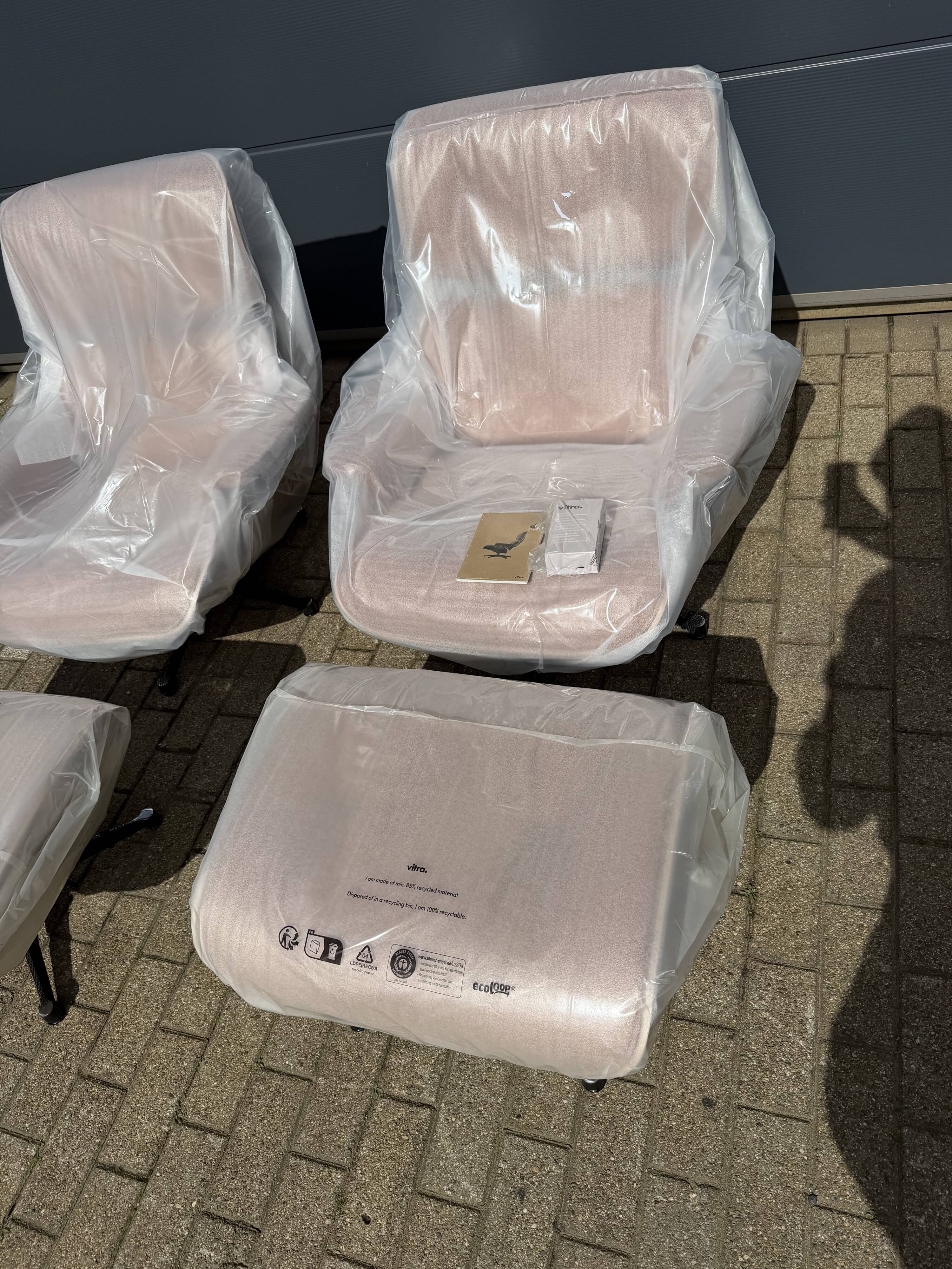 Vitra Eames Lounge Chair XL + Ottoman, Cognac leather & Santos Rosewood