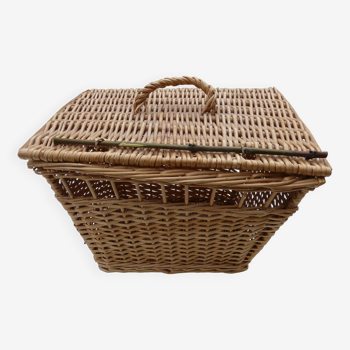 Vintage wicker basket for poultry rabbit